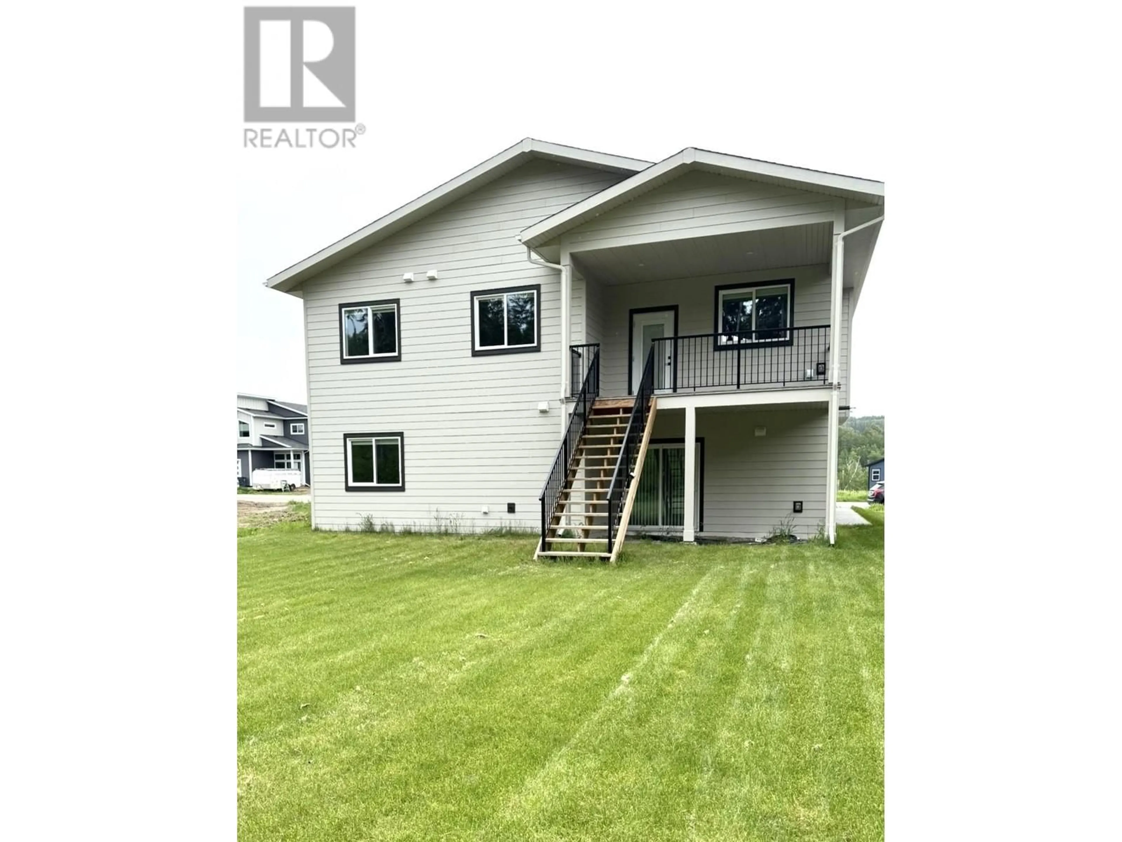 Home with vinyl exterior material, building for 7327 FOXRIDGE AVENUE, Prince George British Columbia V2N0H2