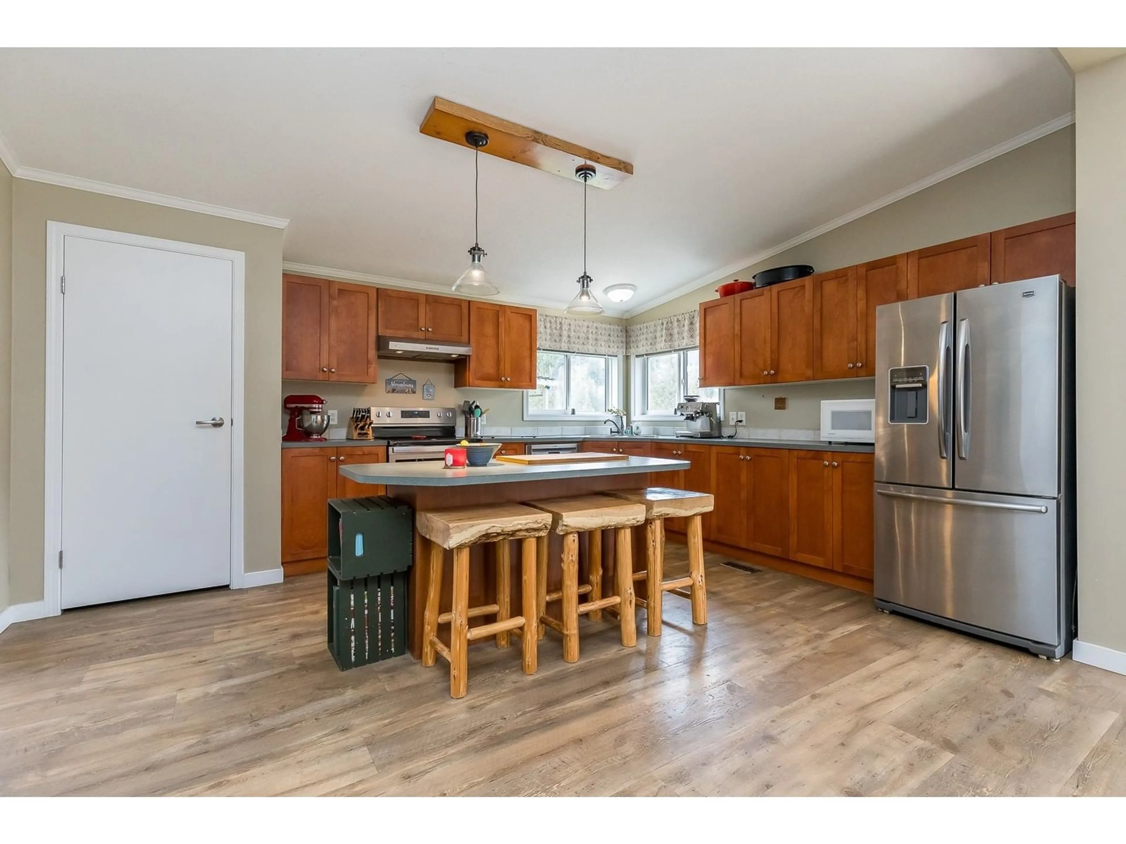 Open concept kitchen, wood/laminate floor for 48522 ELK VIEW ROAD, Chilliwack British Columbia V4Z1H1