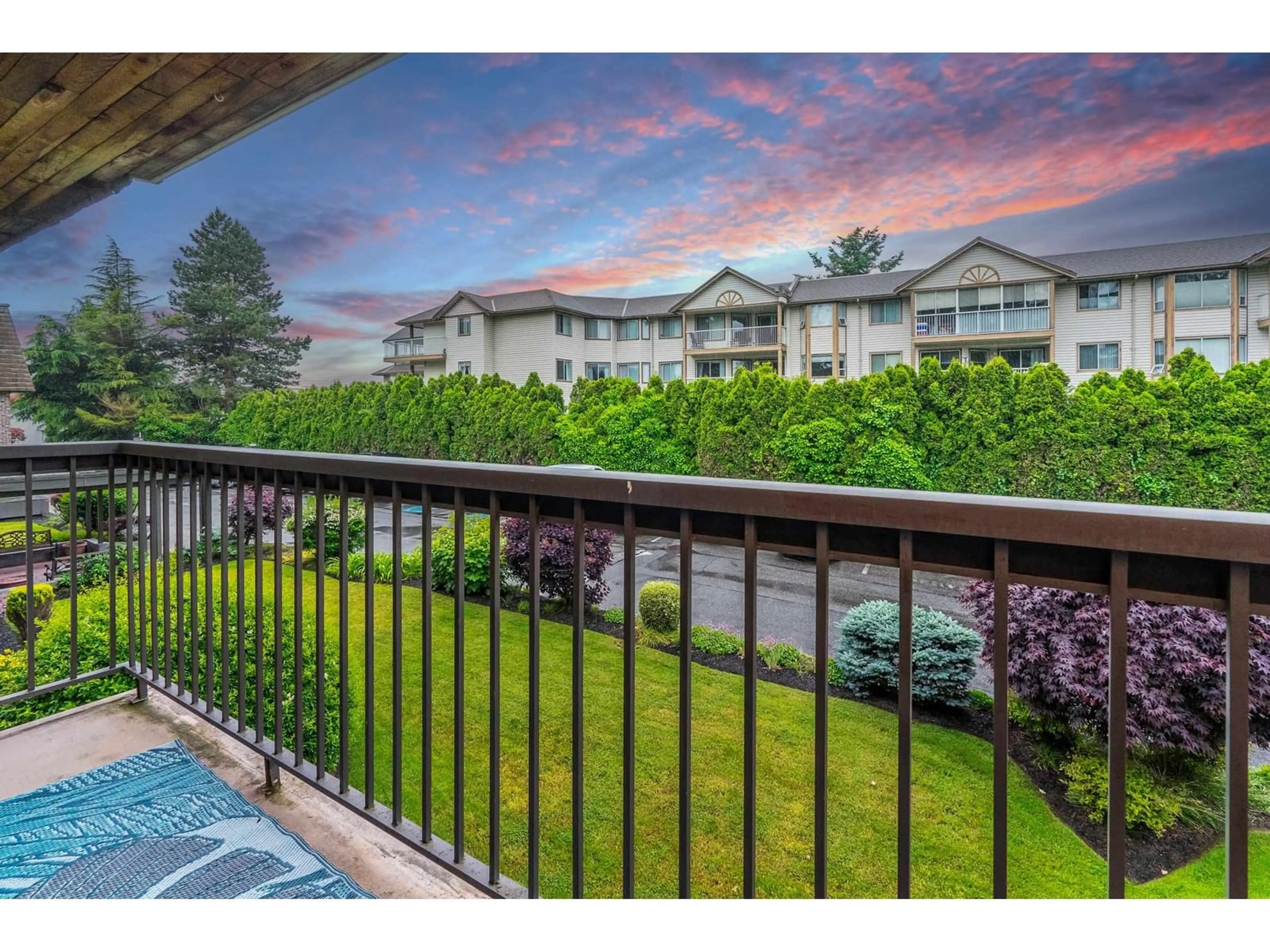 Patio, water/lake/river/ocean view for 202 - 32175 OLD YALE, Abbotsford British Columbia V2T2C8