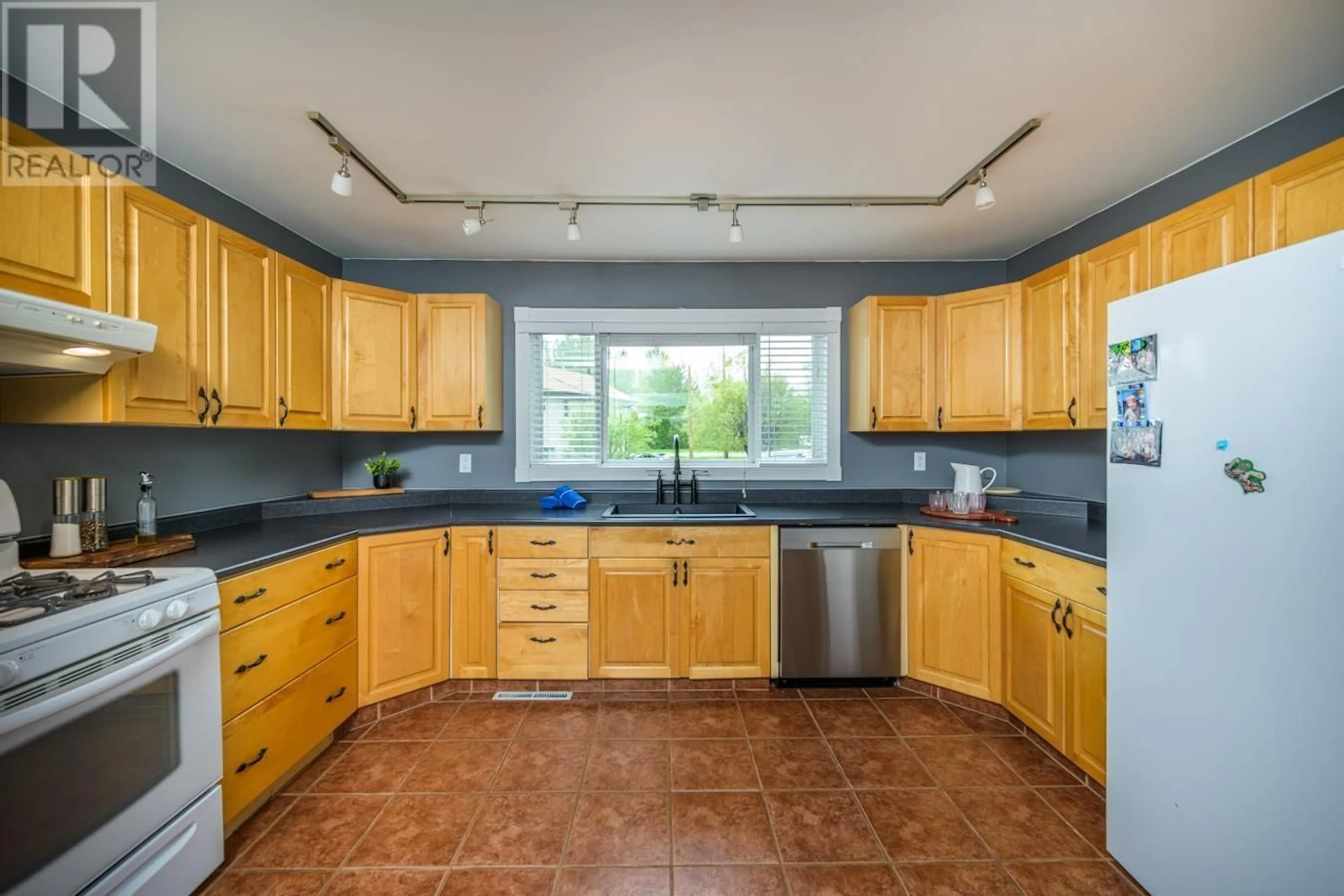 Standard kitchen, ceramic/tile floor for 4694 CHIEF LAKE ROAD, Prince George British Columbia V2K5P9