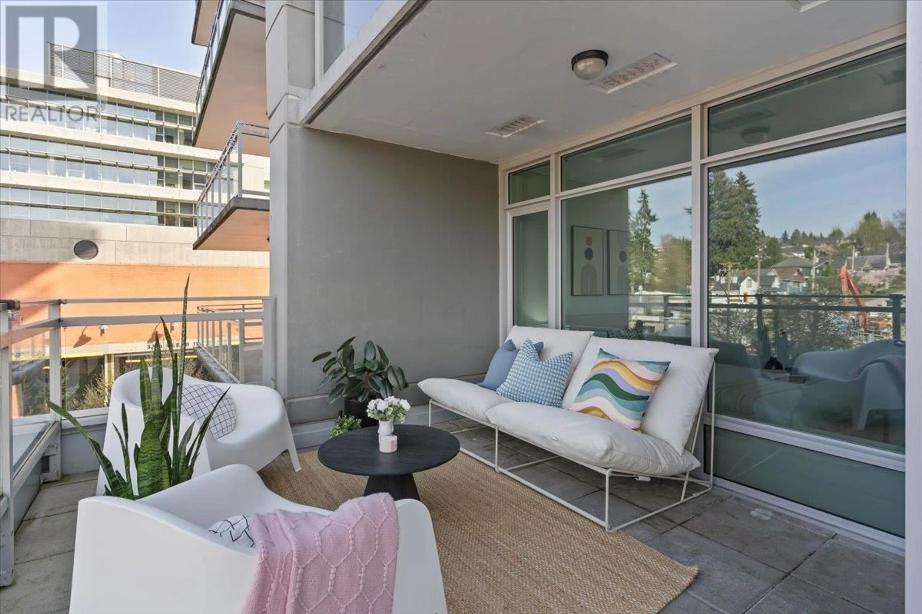 Patio, street for 302 - 200 NELSON'S CRESCENT, New Westminster British Columbia V3L0H4