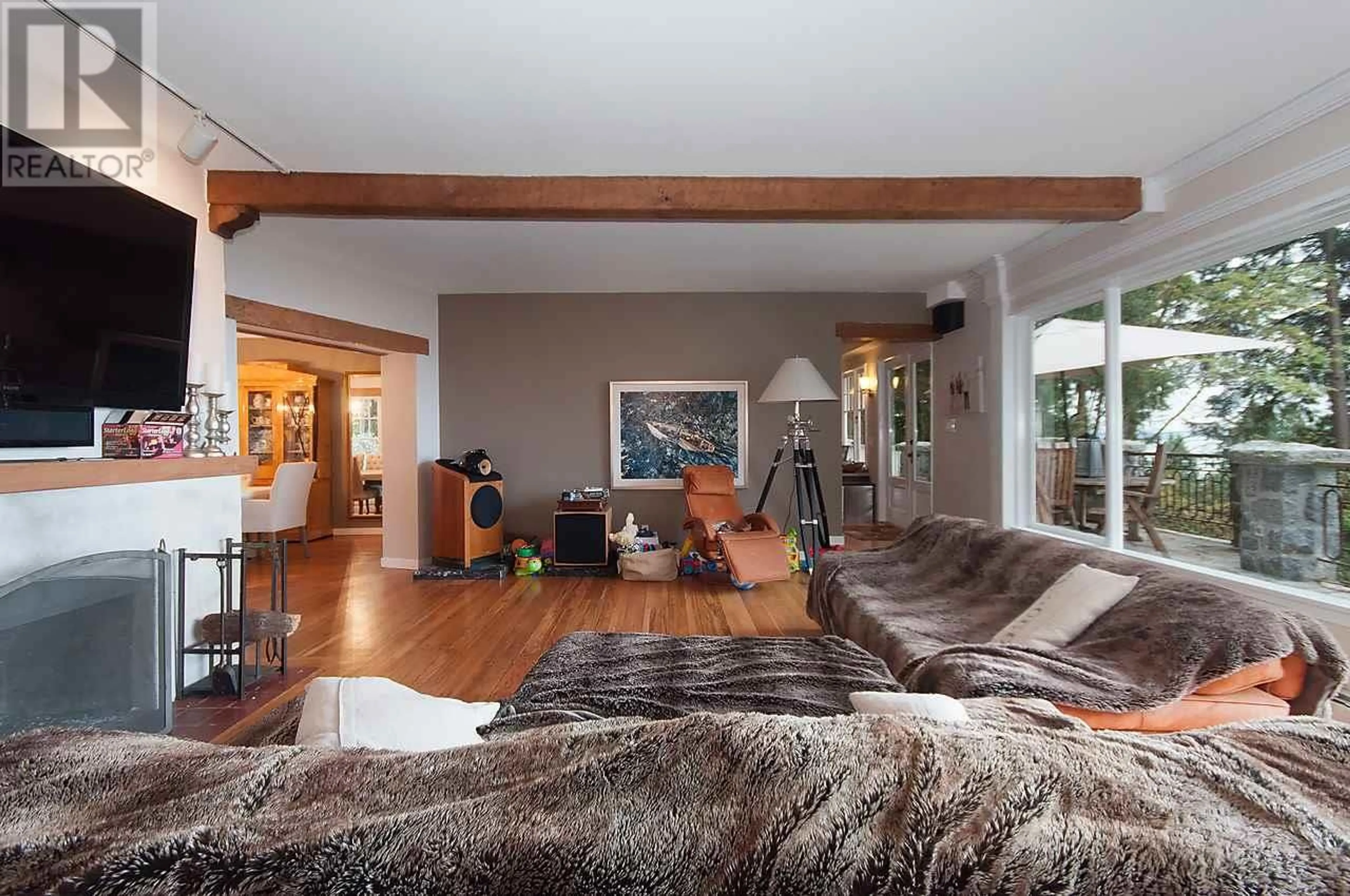 Living room with furniture, unknown for 3290 MATHERS AVENUE, West Vancouver British Columbia V7V2K5