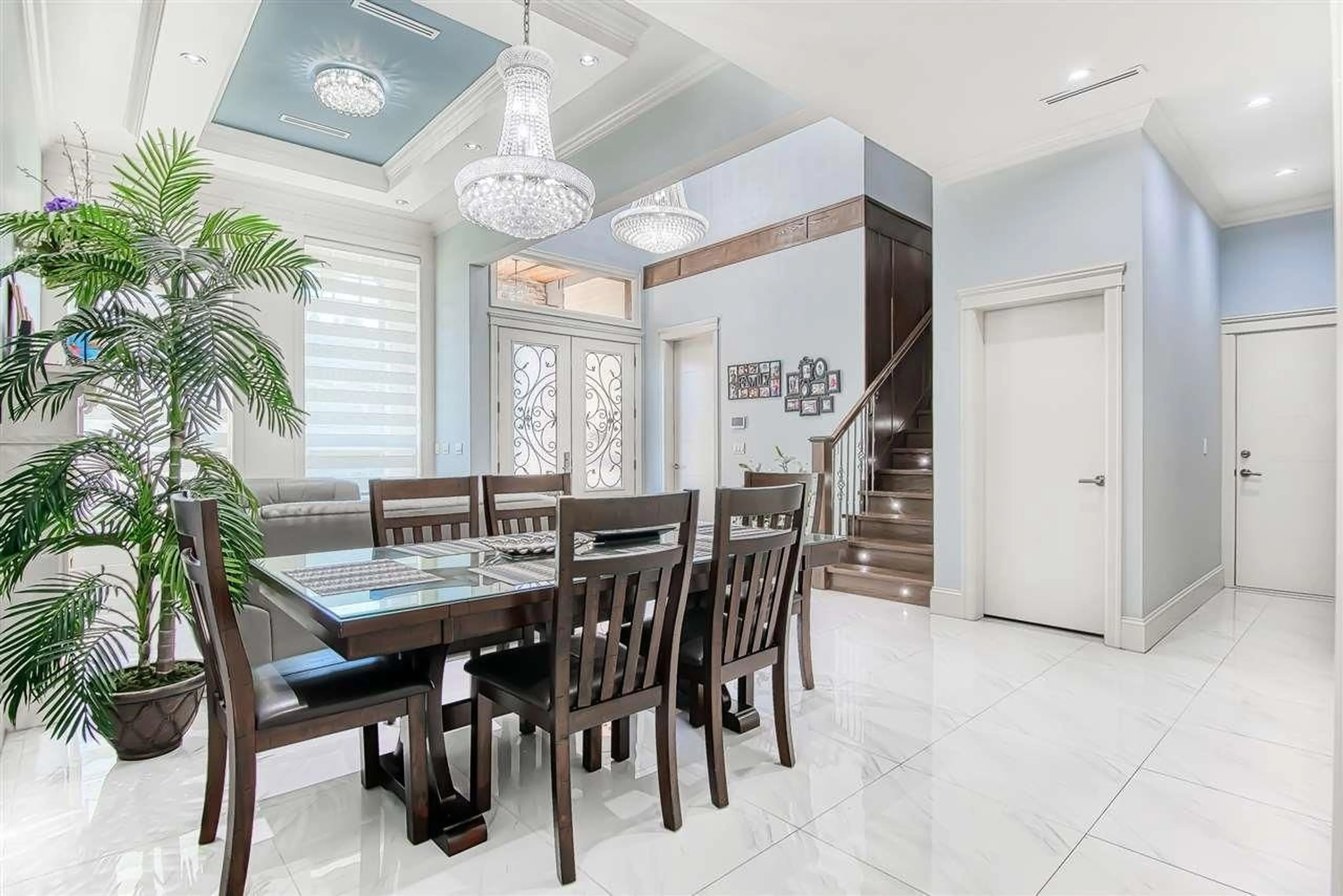 Dining room, ceramic/tile floor for 14443 108, Surrey British Columbia V3R1V5