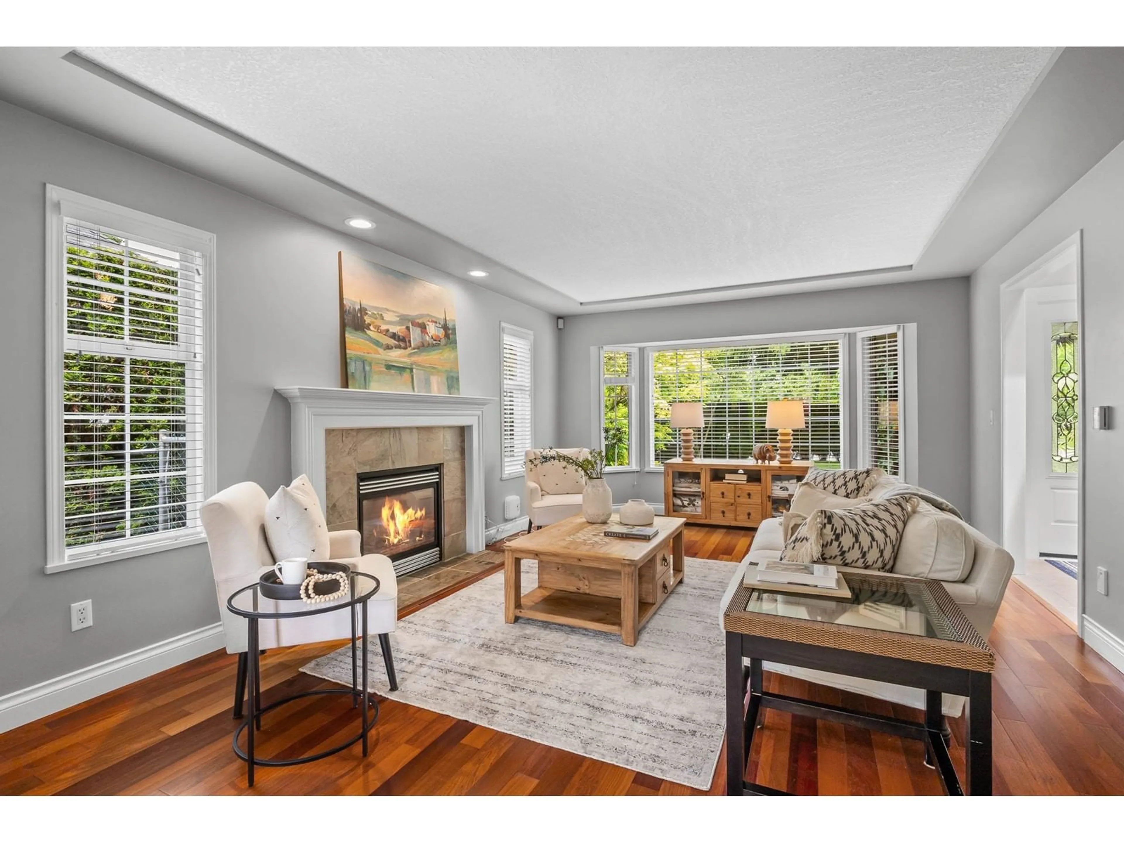 Living room with furniture, unknown for 13808 19A, Surrey British Columbia V4A9M2