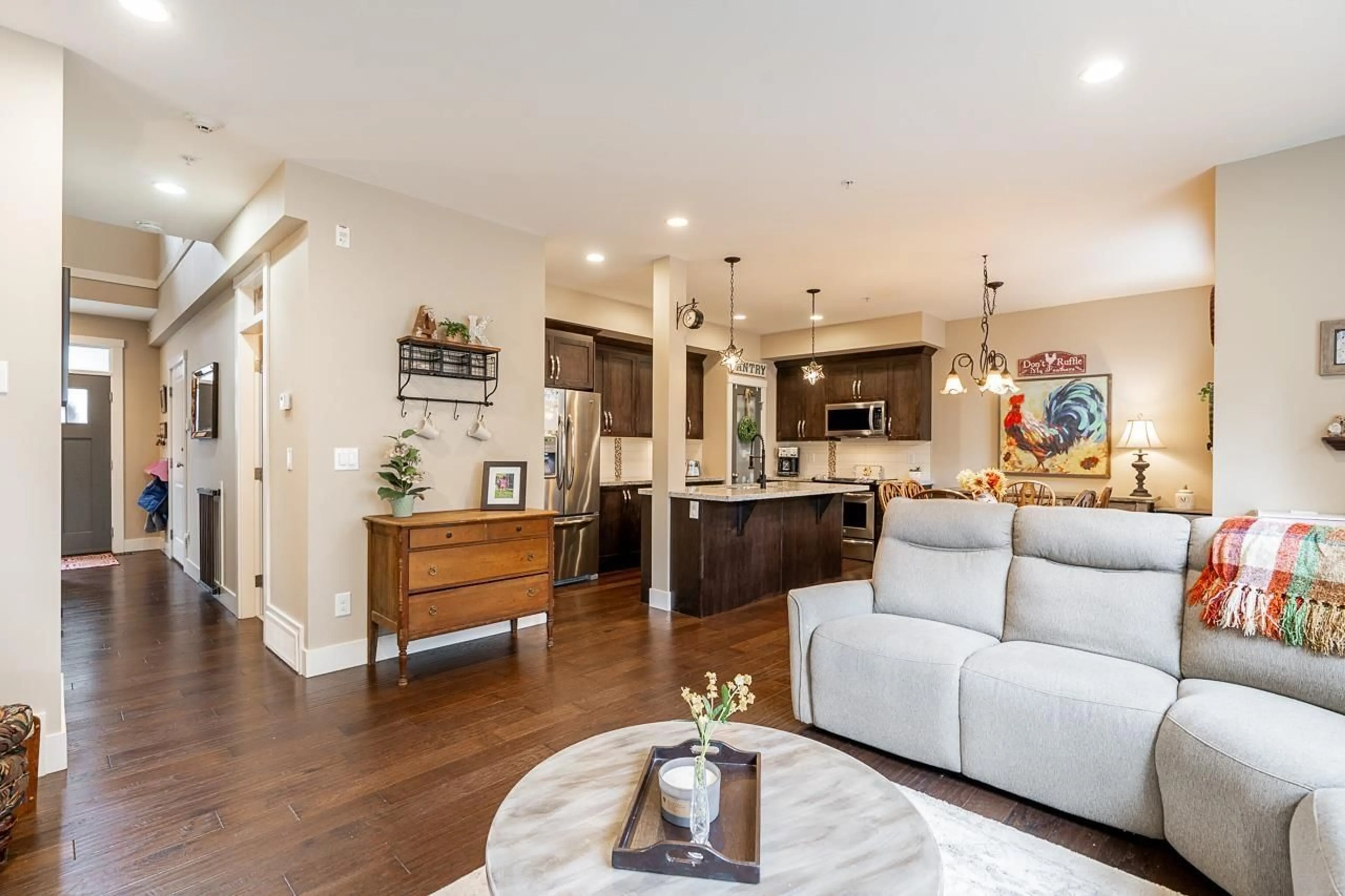 Open concept kitchen, unknown for 17 - 35298 MARSHALL, Abbotsford British Columbia V3G0E2