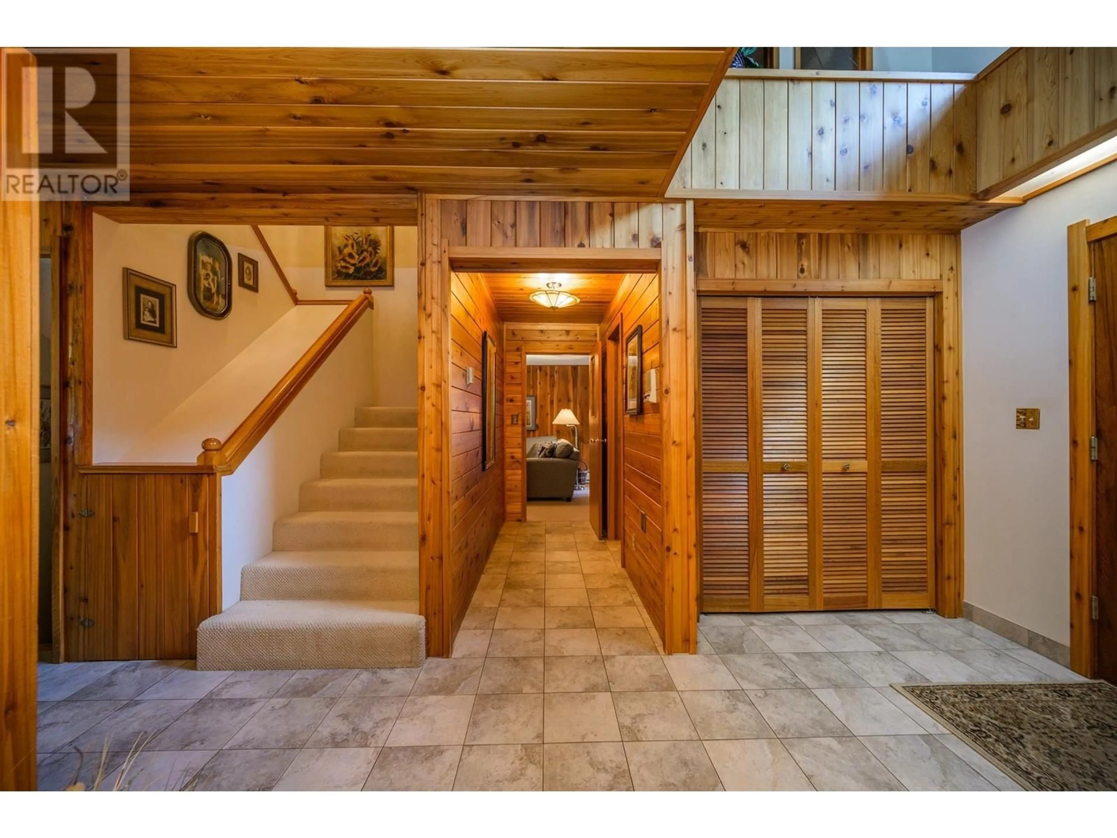 Indoor foyer for 13450 NORTH KELLY ROAD, Prince George British Columbia V2N2H9