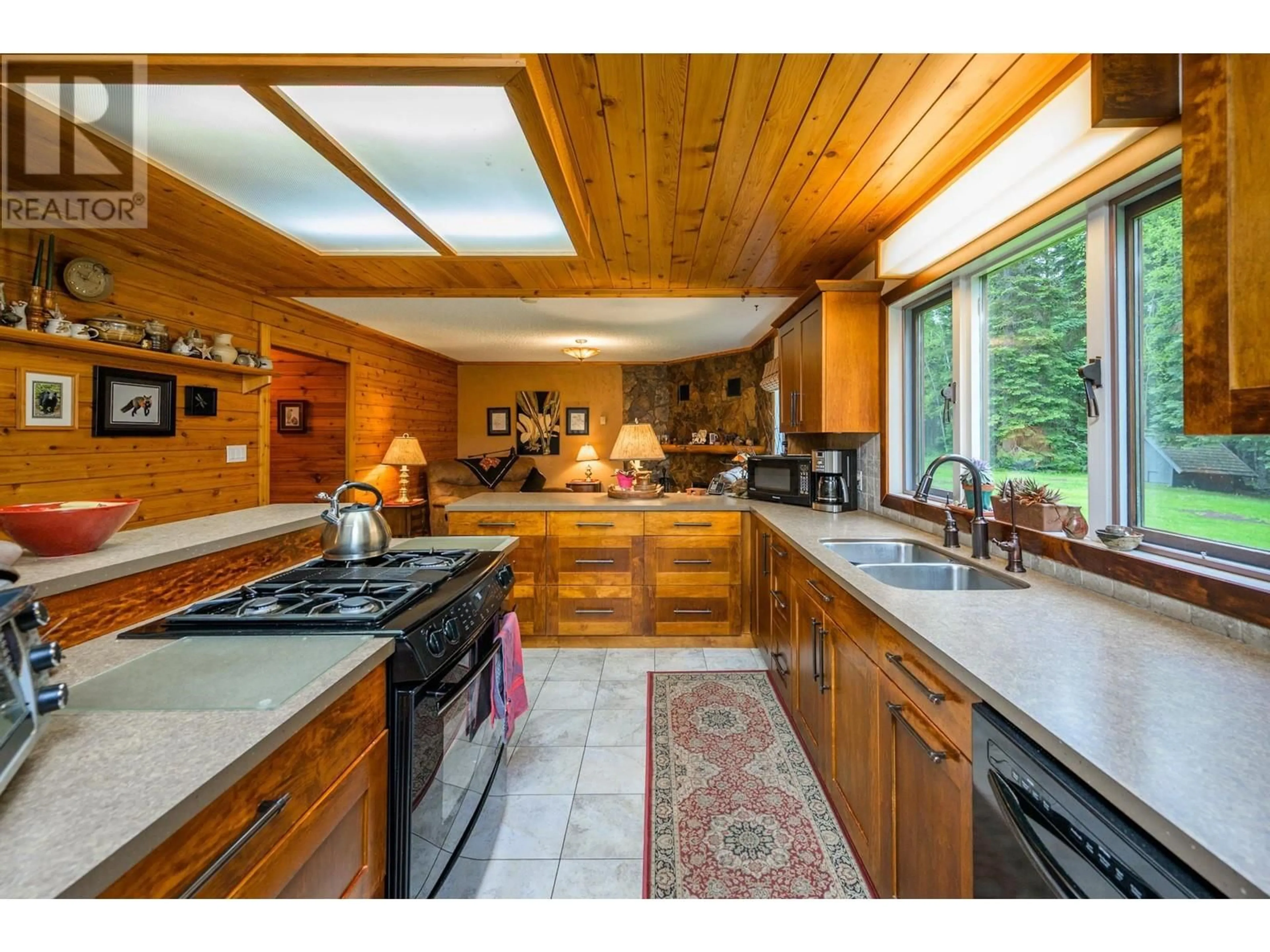 Open concept kitchen, ceramic/tile floor for 13450 NORTH KELLY ROAD, Prince George British Columbia V2N2H9