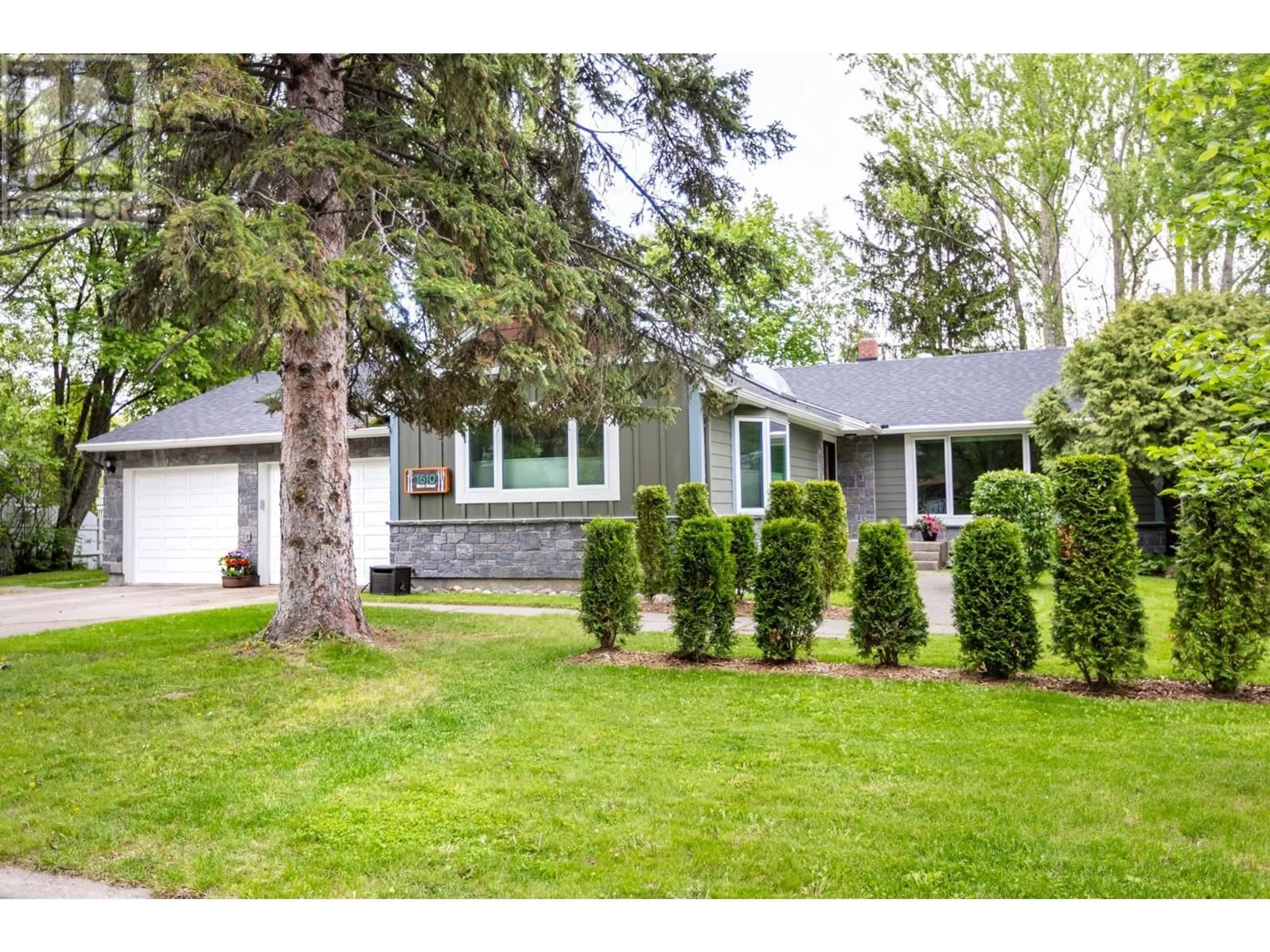 Home with vinyl exterior material, street for 1610 BIRCH STREET, Prince George British Columbia V2L1B2