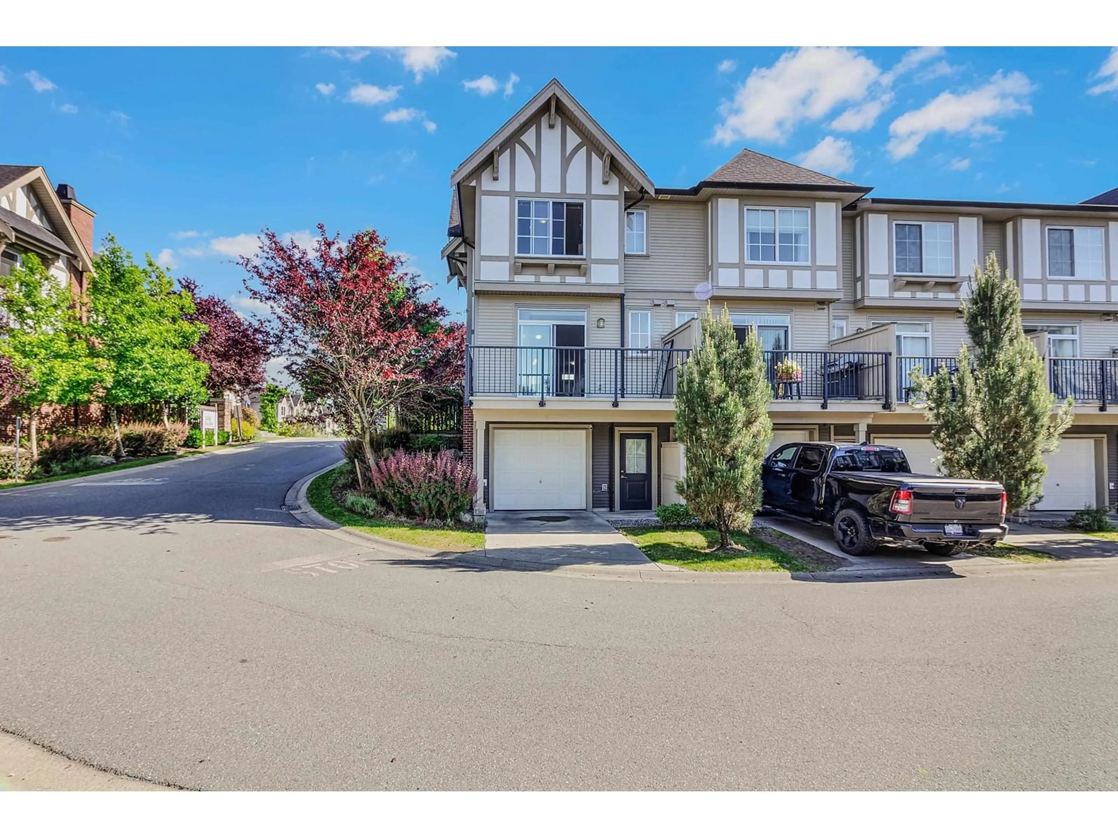 A pic from outside/outdoor area/front of a property/back of a property/a pic from drone, street for 6 - 30989 WESTRIDGE, Abbotsford British Columbia V2T0E7