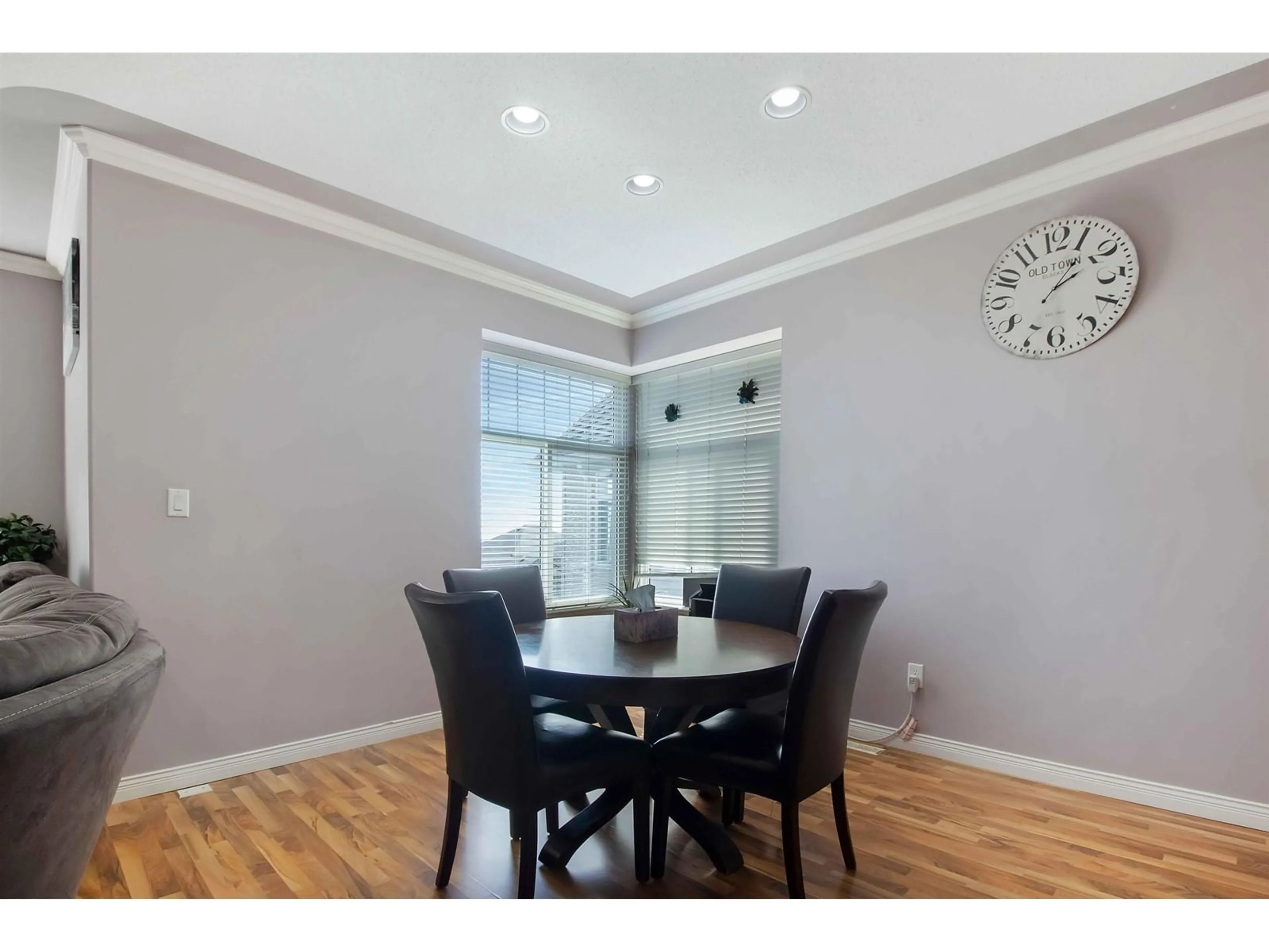 Dining room, wood/laminate floor for 33577 12, Mission British Columbia V2V6Z6