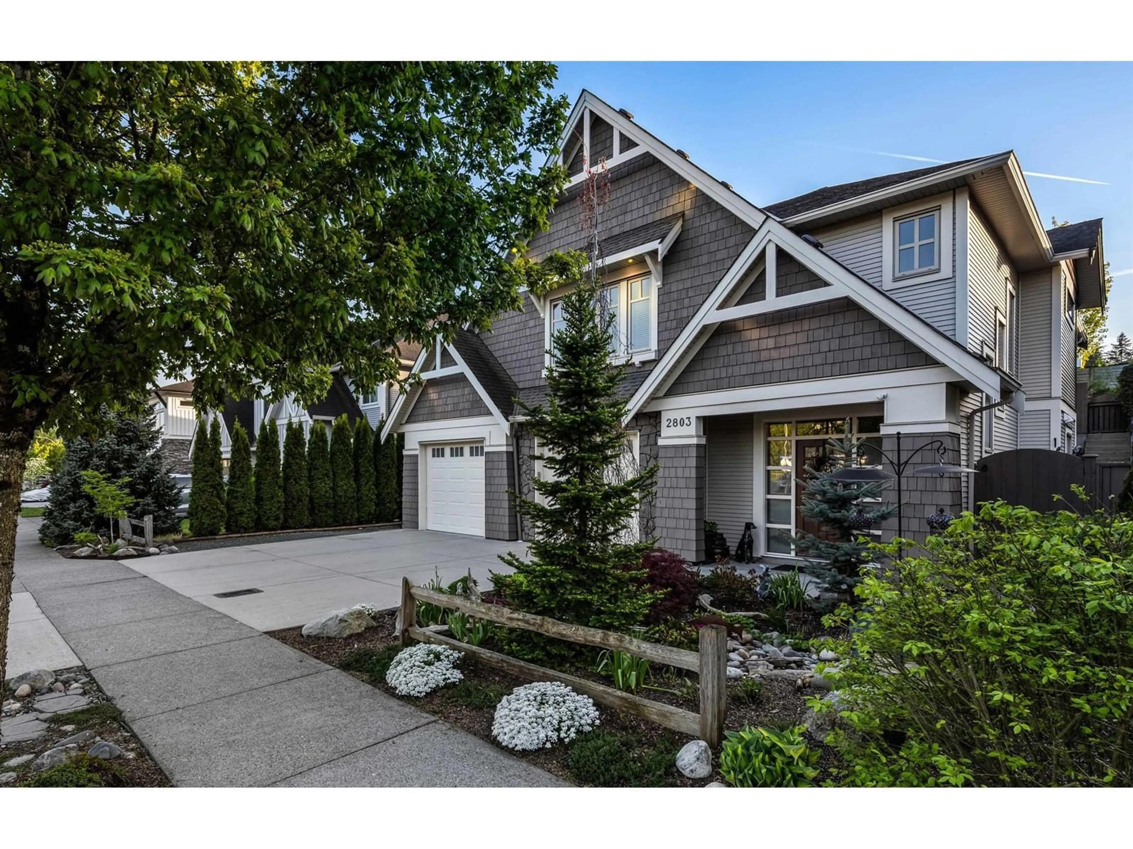 Home with vinyl exterior material, street for 2803 BRISTOL, Abbotsford British Columbia V2S8N6