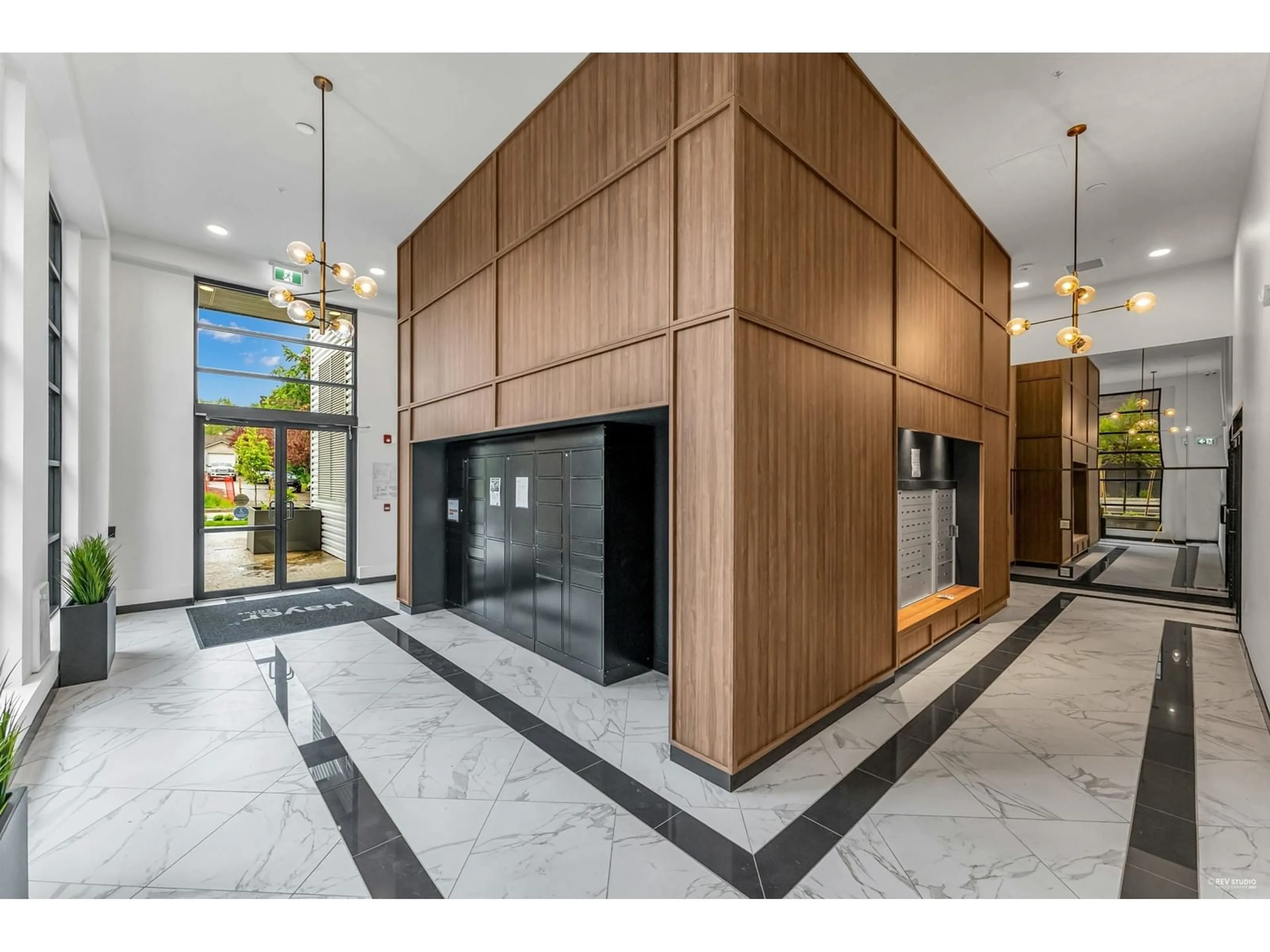 Indoor foyer for 105 - 19953 76, Langley British Columbia V2Y3Y1