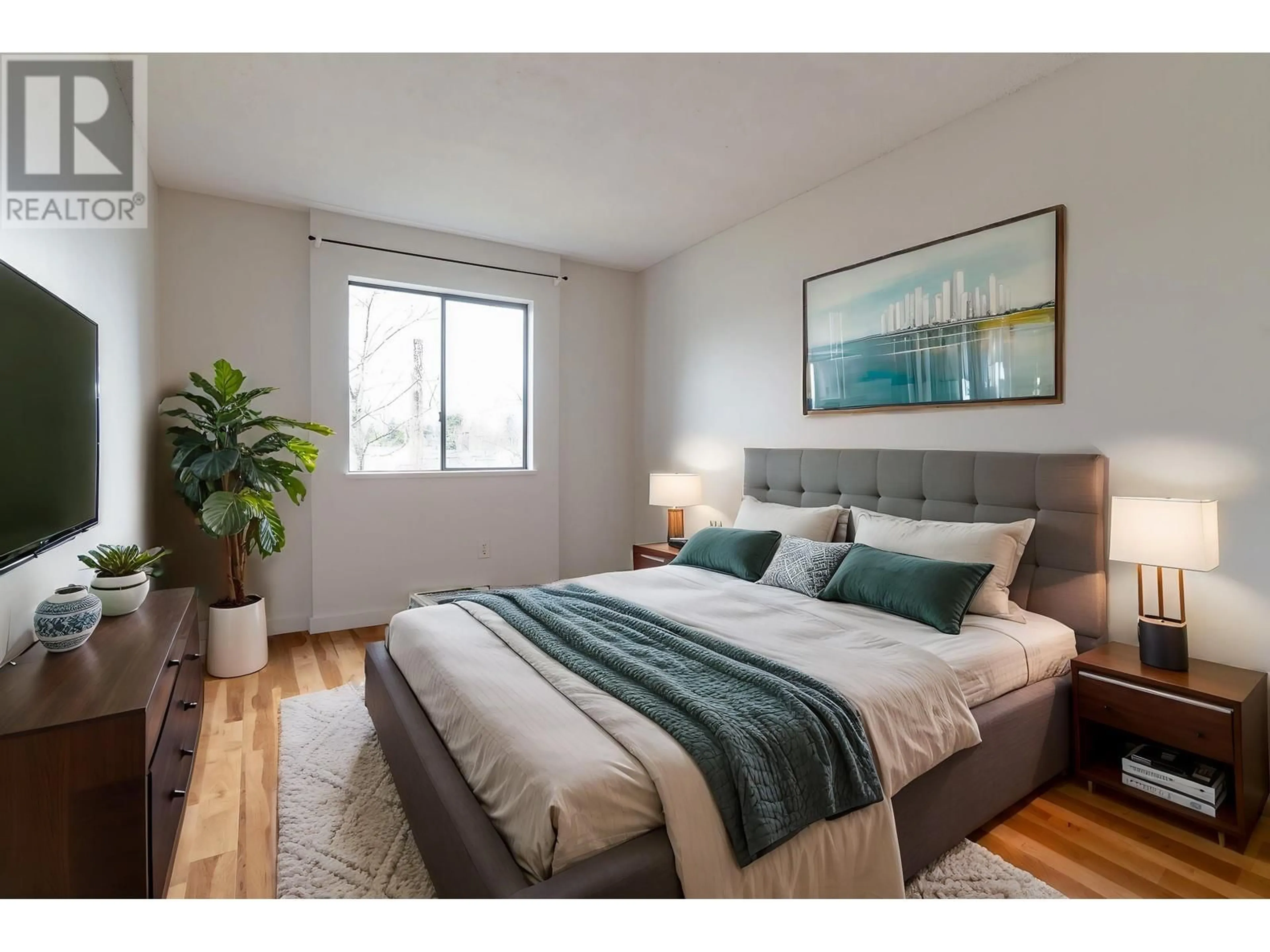 Bedroom with bed, wood/laminate floor for 219 - 1202 LONDON STREET, New Westminster British Columbia V3M5Z6