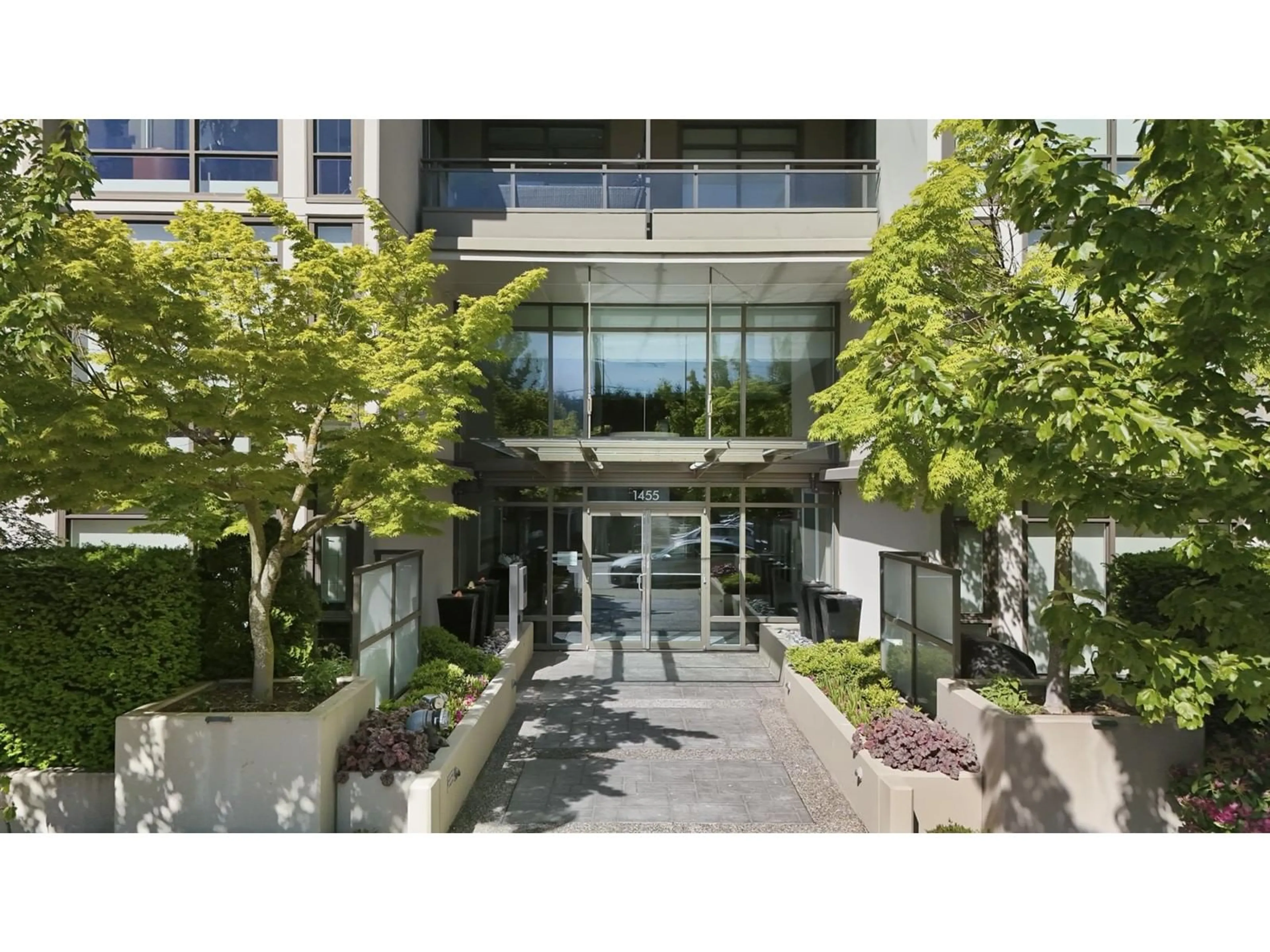 Indoor foyer for 703 - 1455 GEORGE, White Rock British Columbia V4B0A9