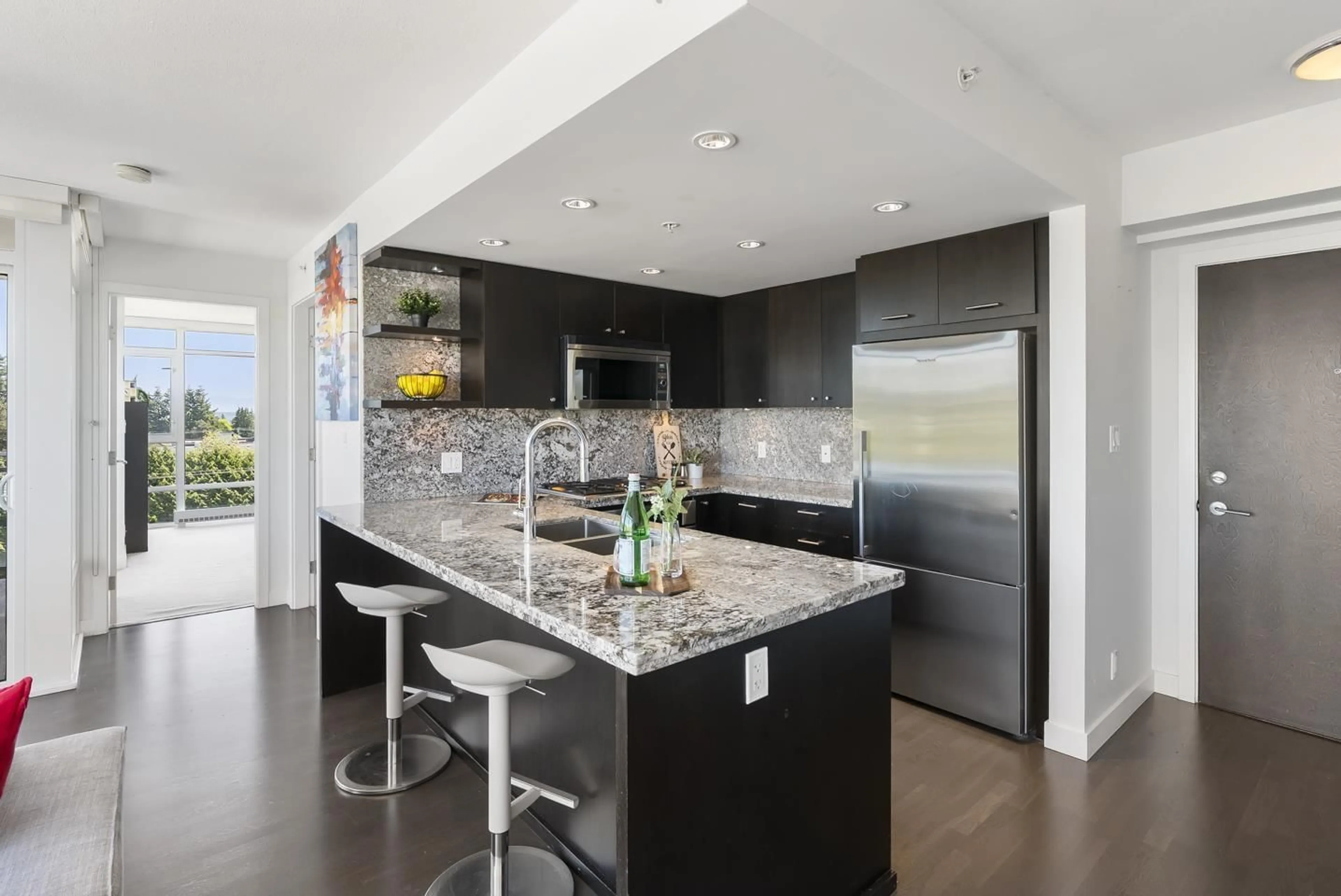 Contemporary kitchen, ceramic/tile floor for 703 - 1455 GEORGE, White Rock British Columbia V4B0A9
