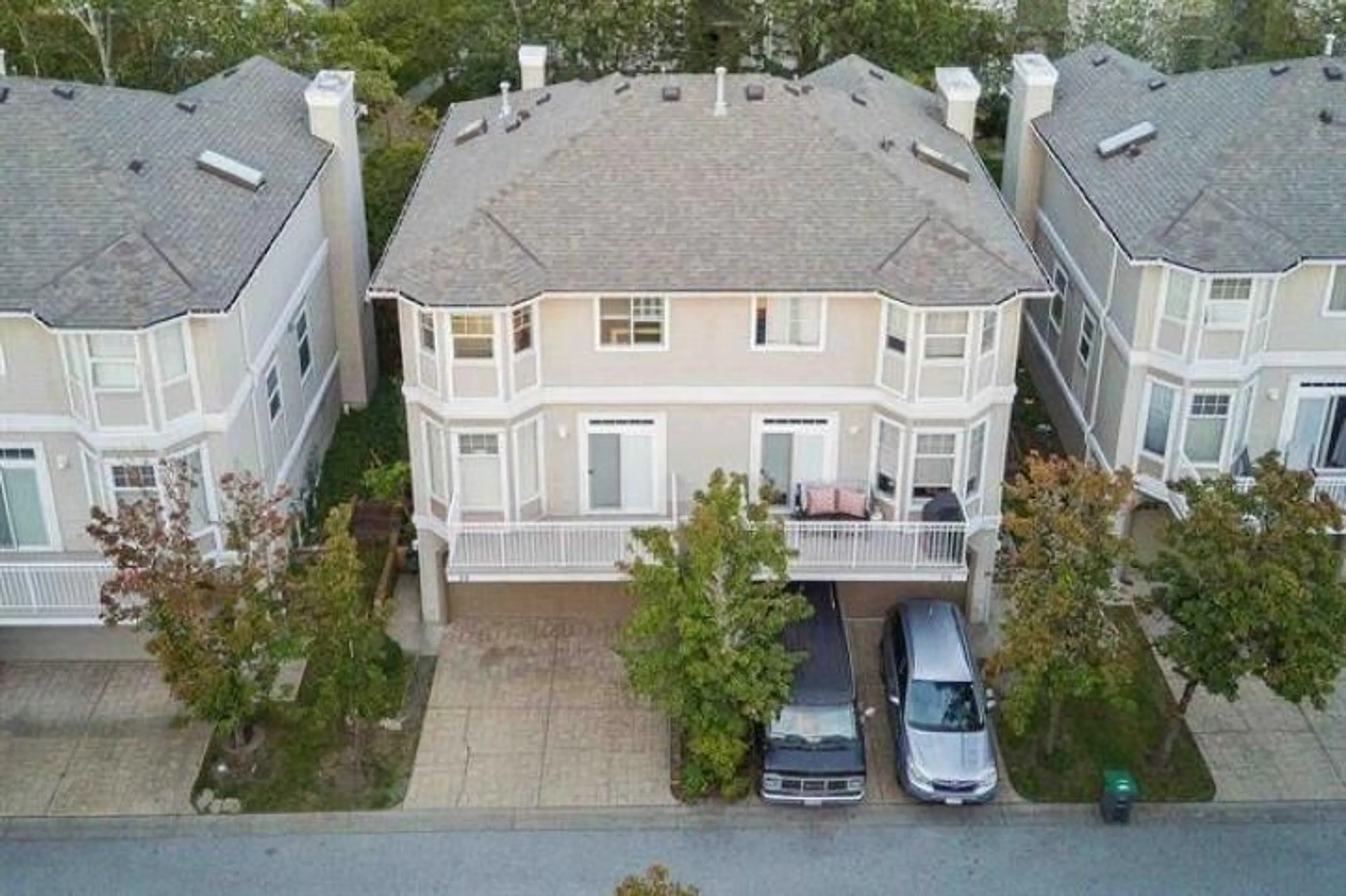 A pic from outside/outdoor area/front of a property/back of a property/a pic from drone, city buildings view from balcony for 16 - 6518 121, Surrey British Columbia V3W1C4