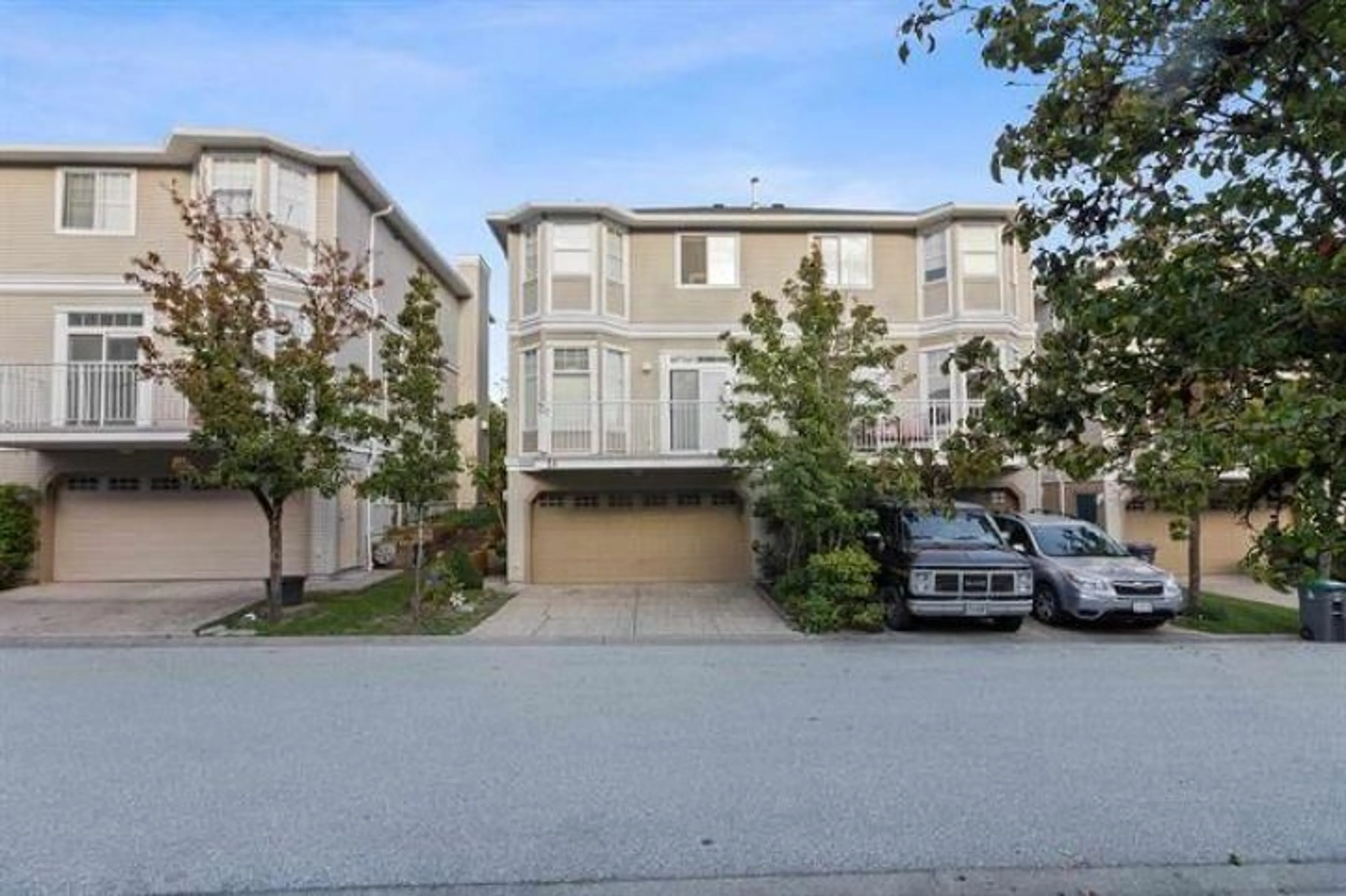 A pic from outside/outdoor area/front of a property/back of a property/a pic from drone, street for 16 - 6518 121, Surrey British Columbia V3W1C4