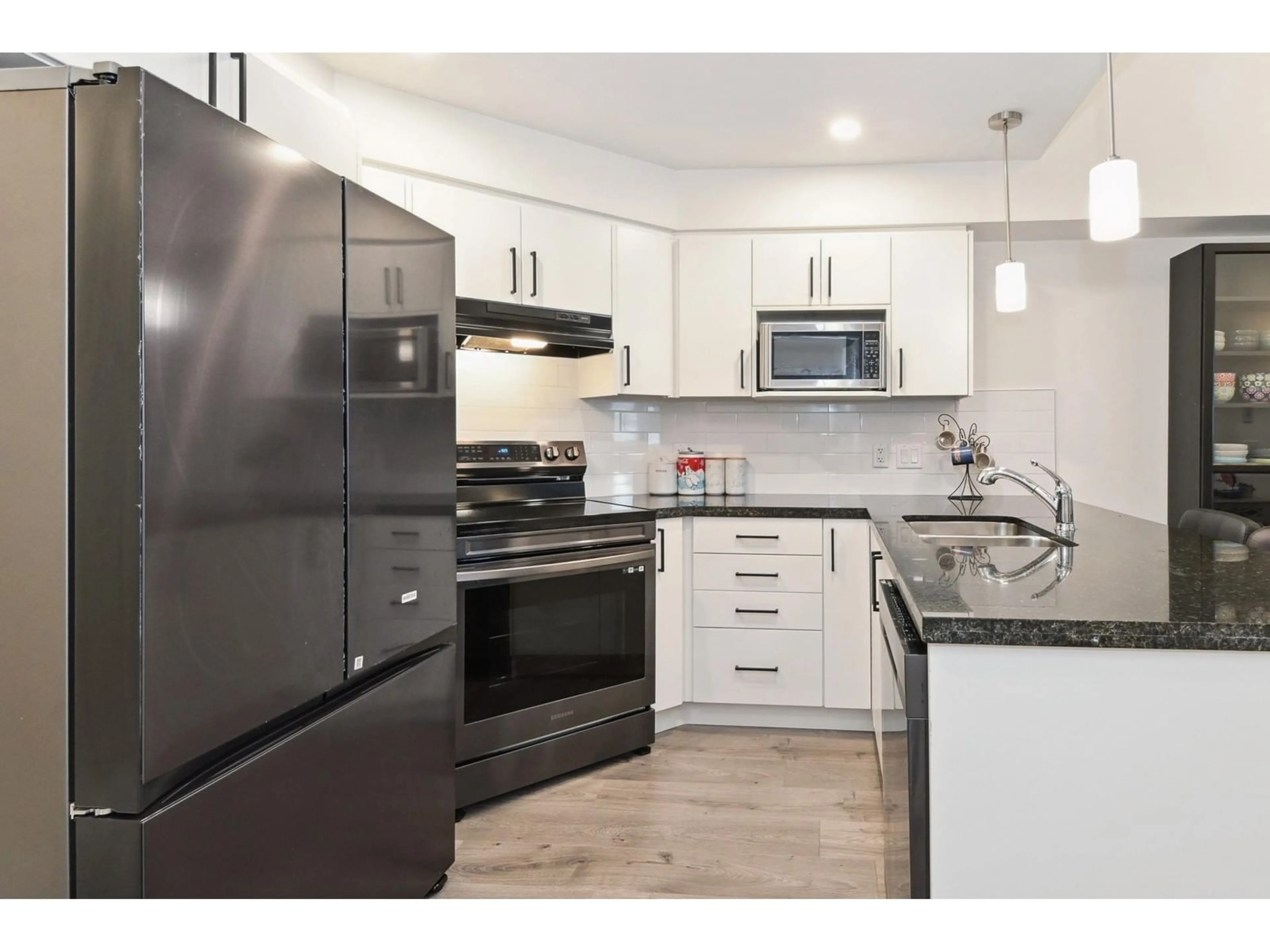 Open concept kitchen, unknown for 410 - 19730 56, Langley British Columbia V3A3X6