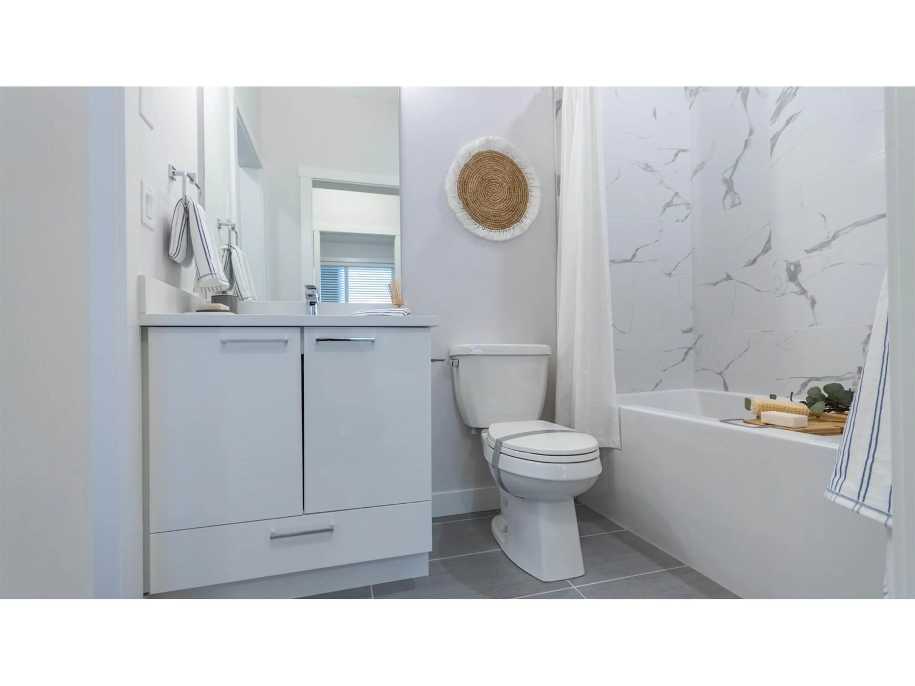 Standard bathroom, ceramic/tile floor for 209 - 33919 GEORGE FERGUSON, Abbotsford British Columbia V0V1V0