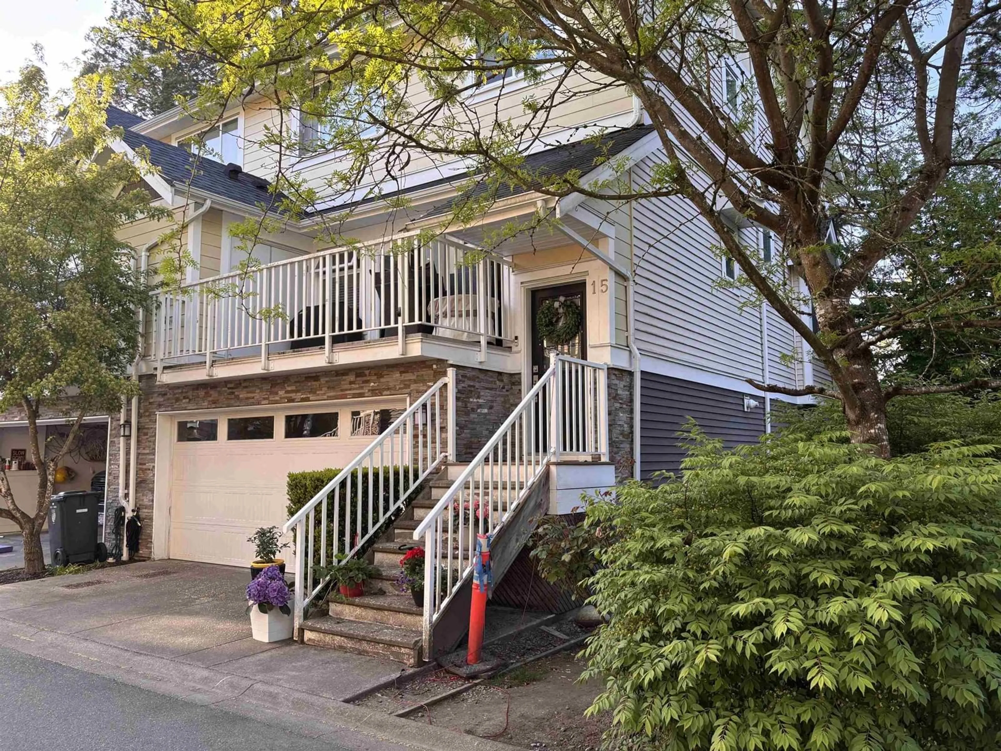 Home with vinyl exterior material, street for 15 - 9584 216, Langley British Columbia V1M0C5