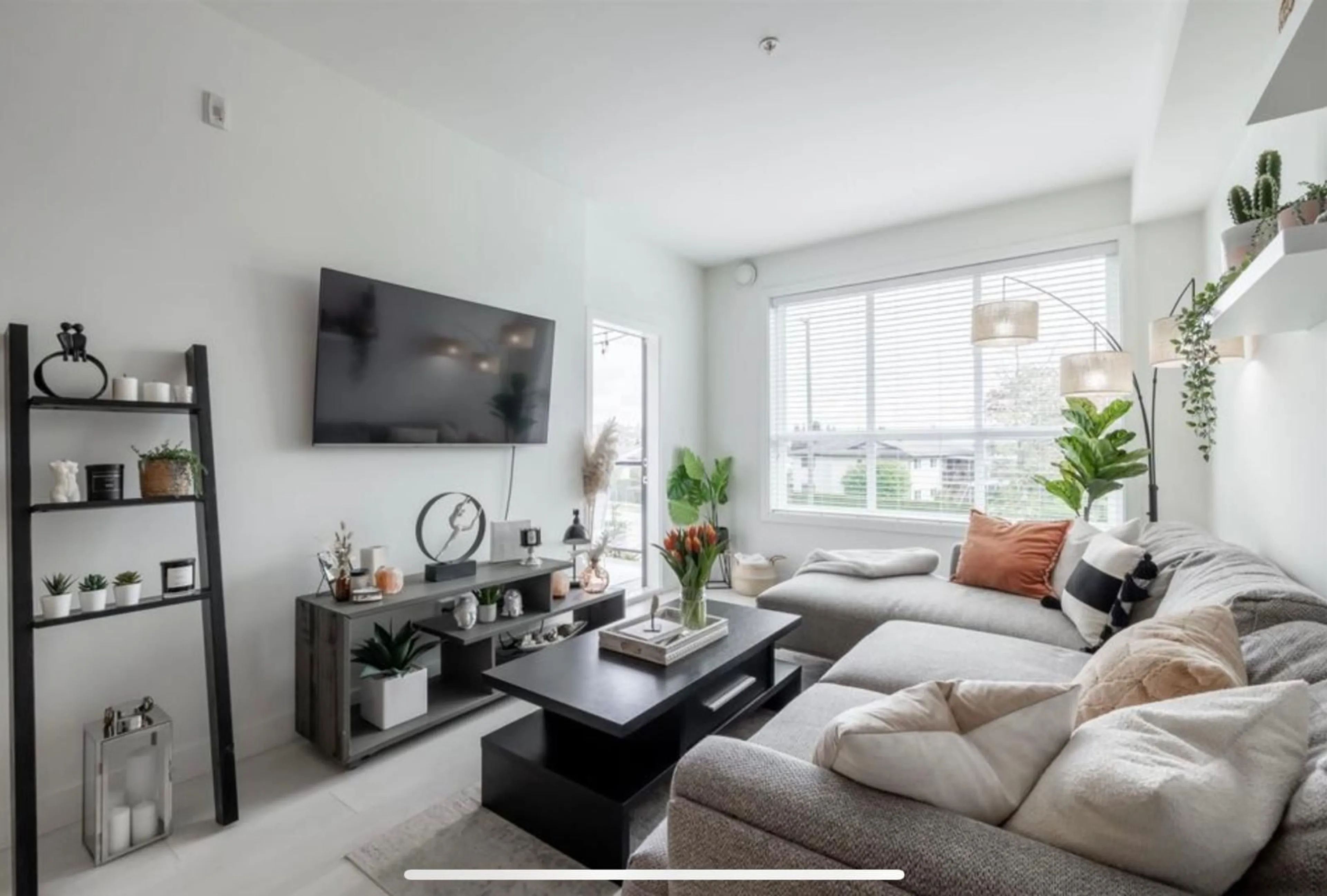 Living room with furniture, unknown for 122 - 19935 75A, Langley British Columbia V2Y4L6