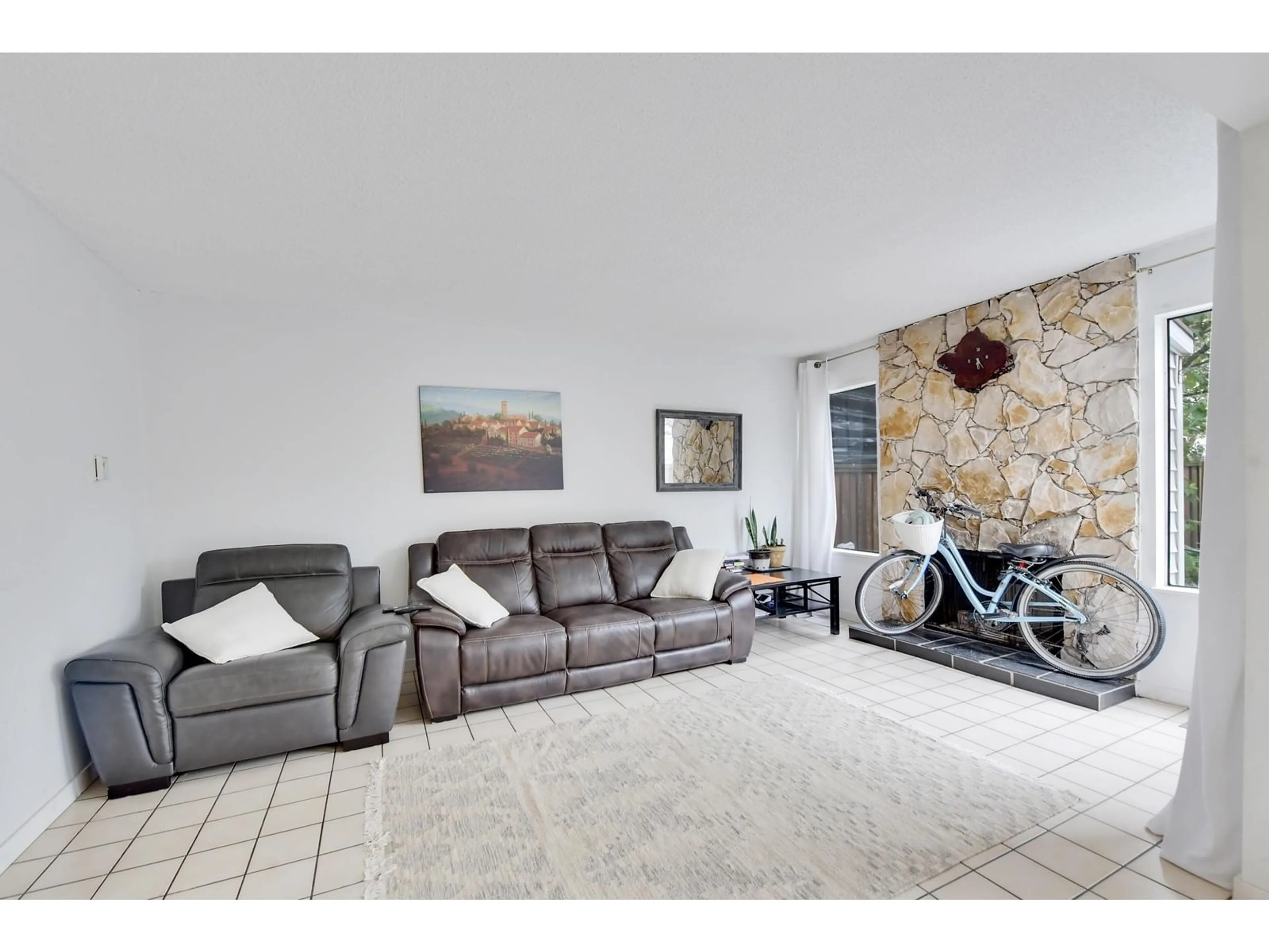 Living room with furniture, unknown for 32 - 9358 128, Surrey British Columbia V3V6A4