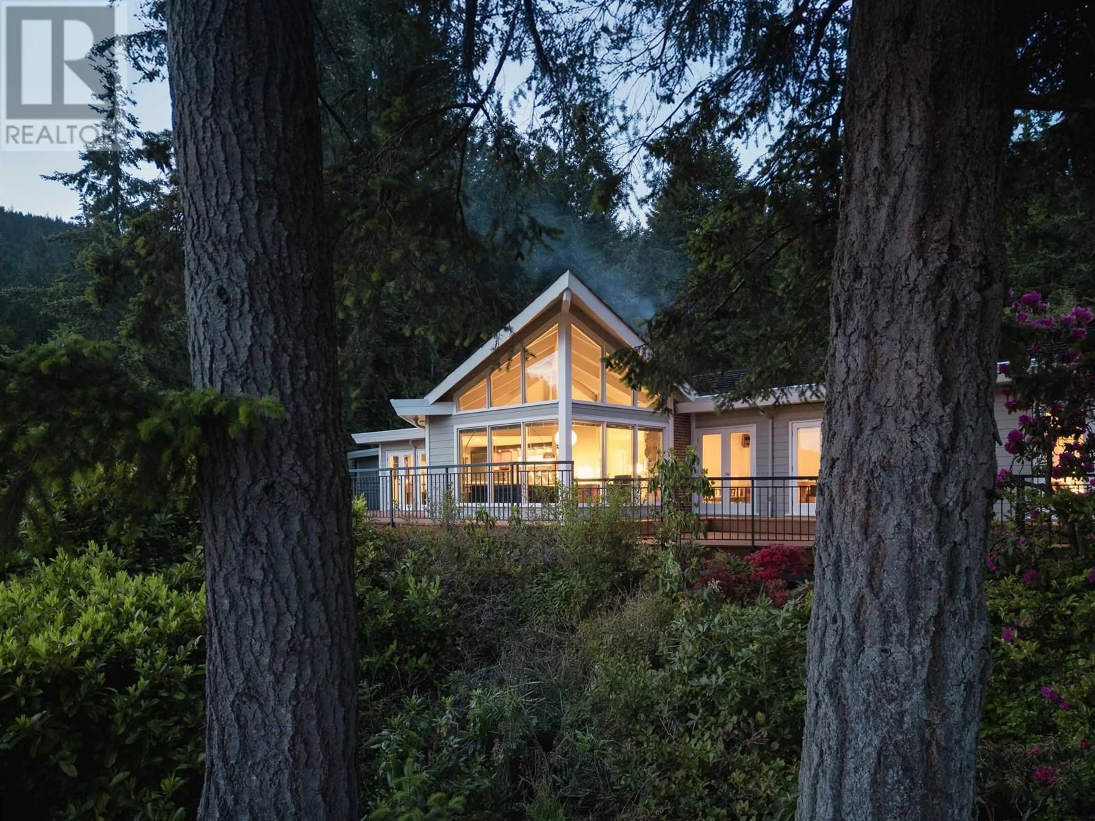 Home with vinyl exterior material, forest/trees view for 5634 WESTPORT ROAD, West Vancouver British Columbia V7W1V1