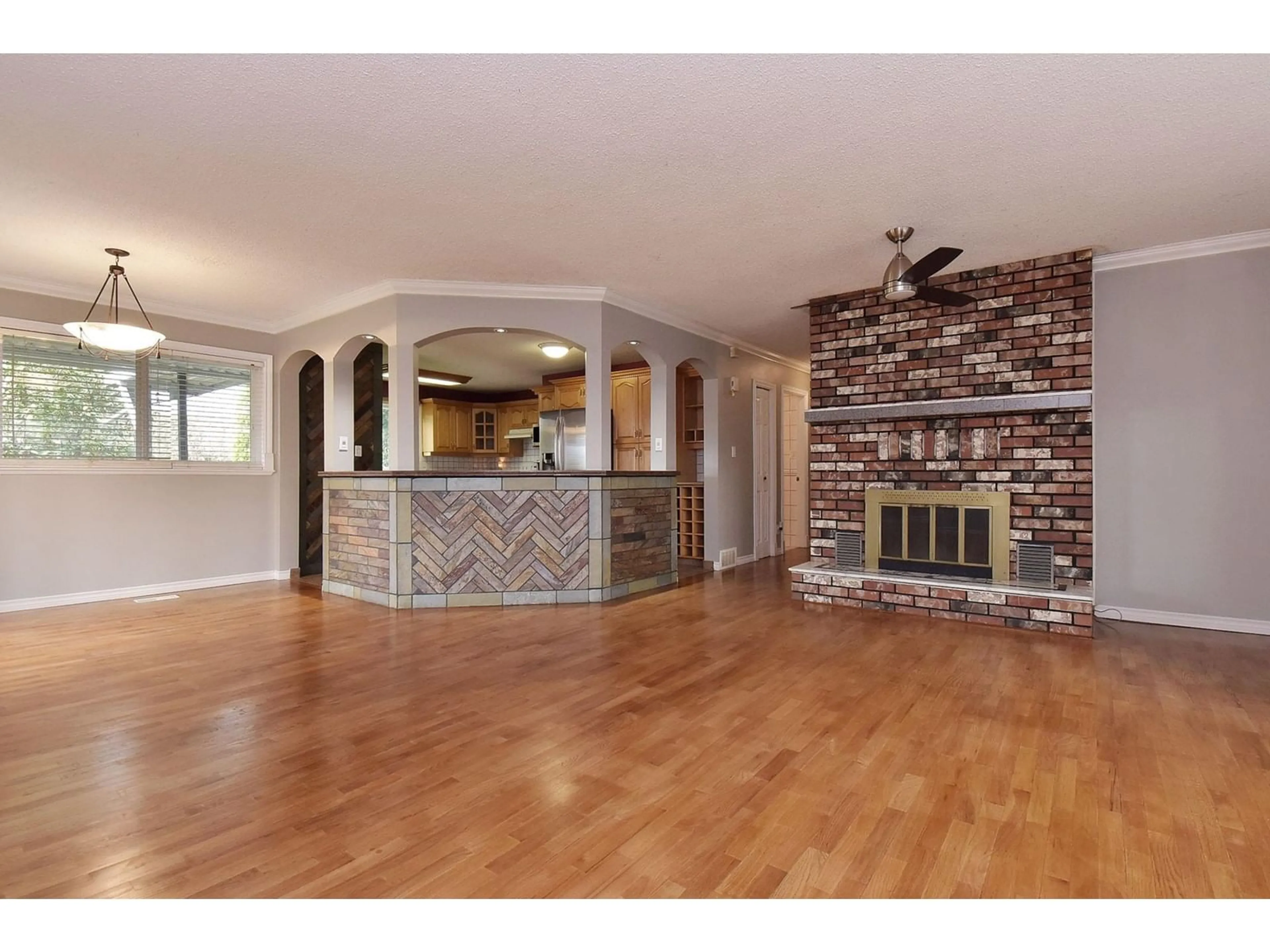 Open concept kitchen, unknown for 1971 POWELL, Abbotsford British Columbia V2S4B1