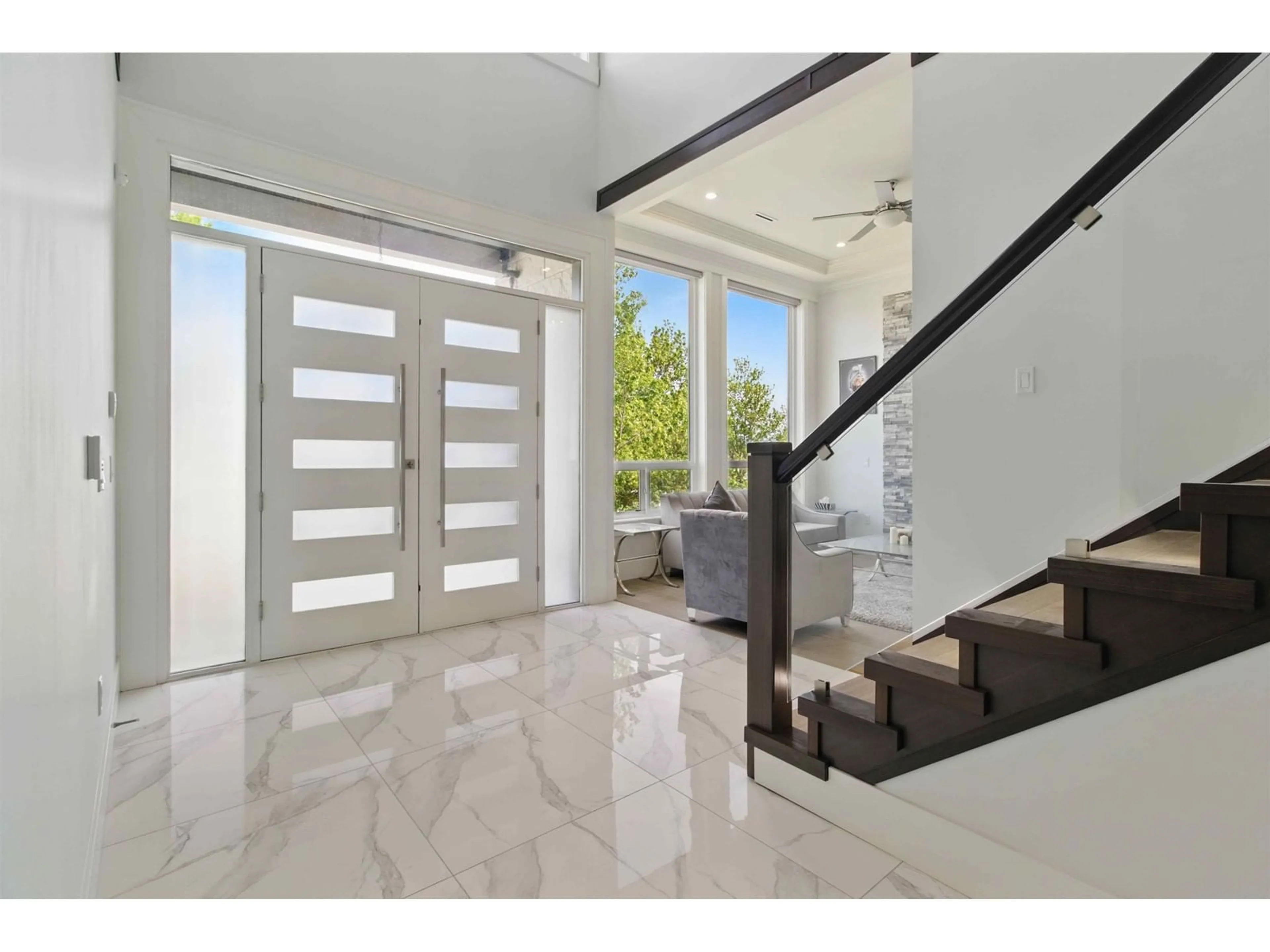 Indoor foyer for 27038 25A AVENUE, Langley British Columbia V4W3W2