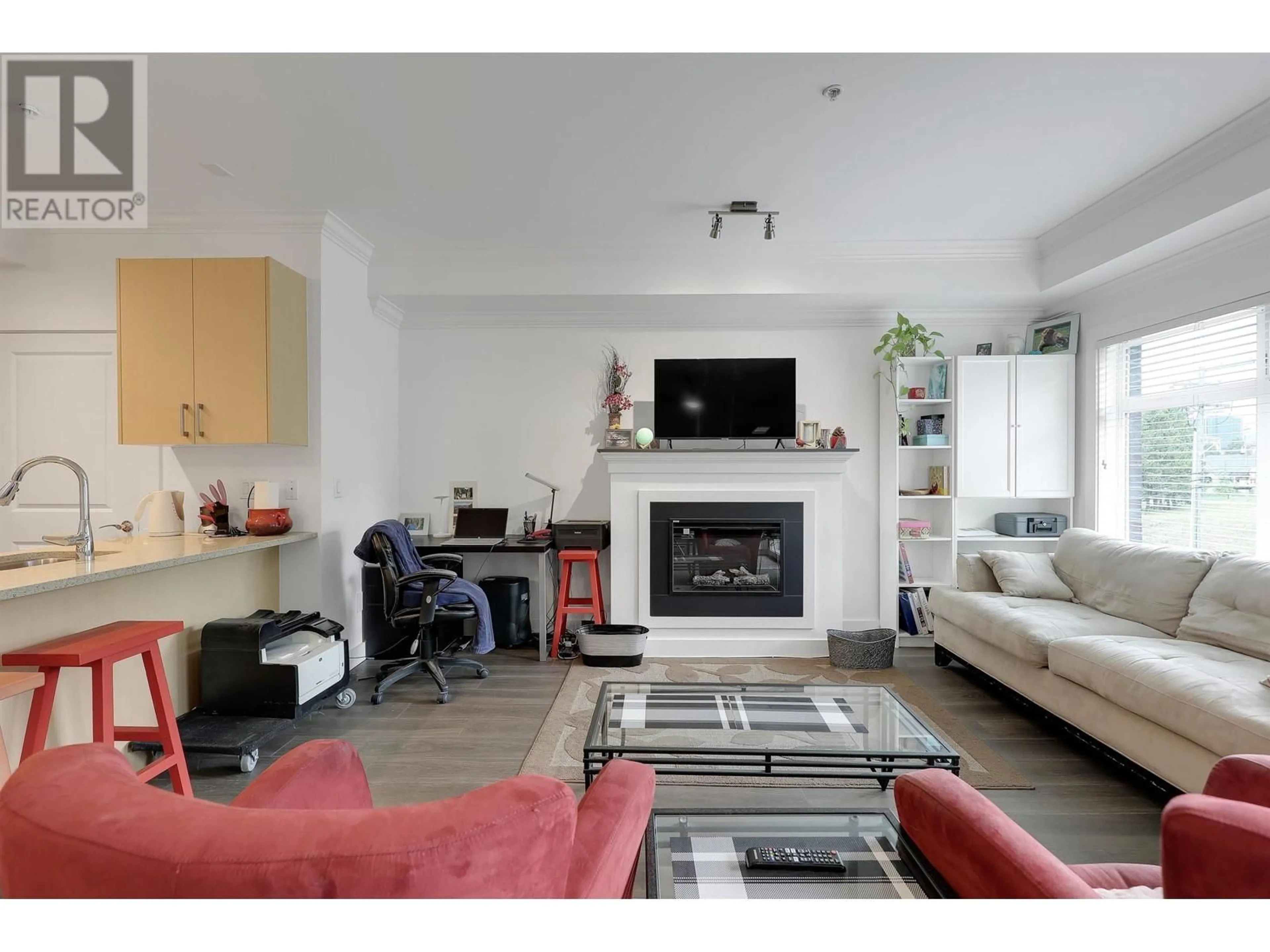 Living room with furniture, wood/laminate floor for 302 - 11566 224 STREET, Maple Ridge British Columbia V2X9C9