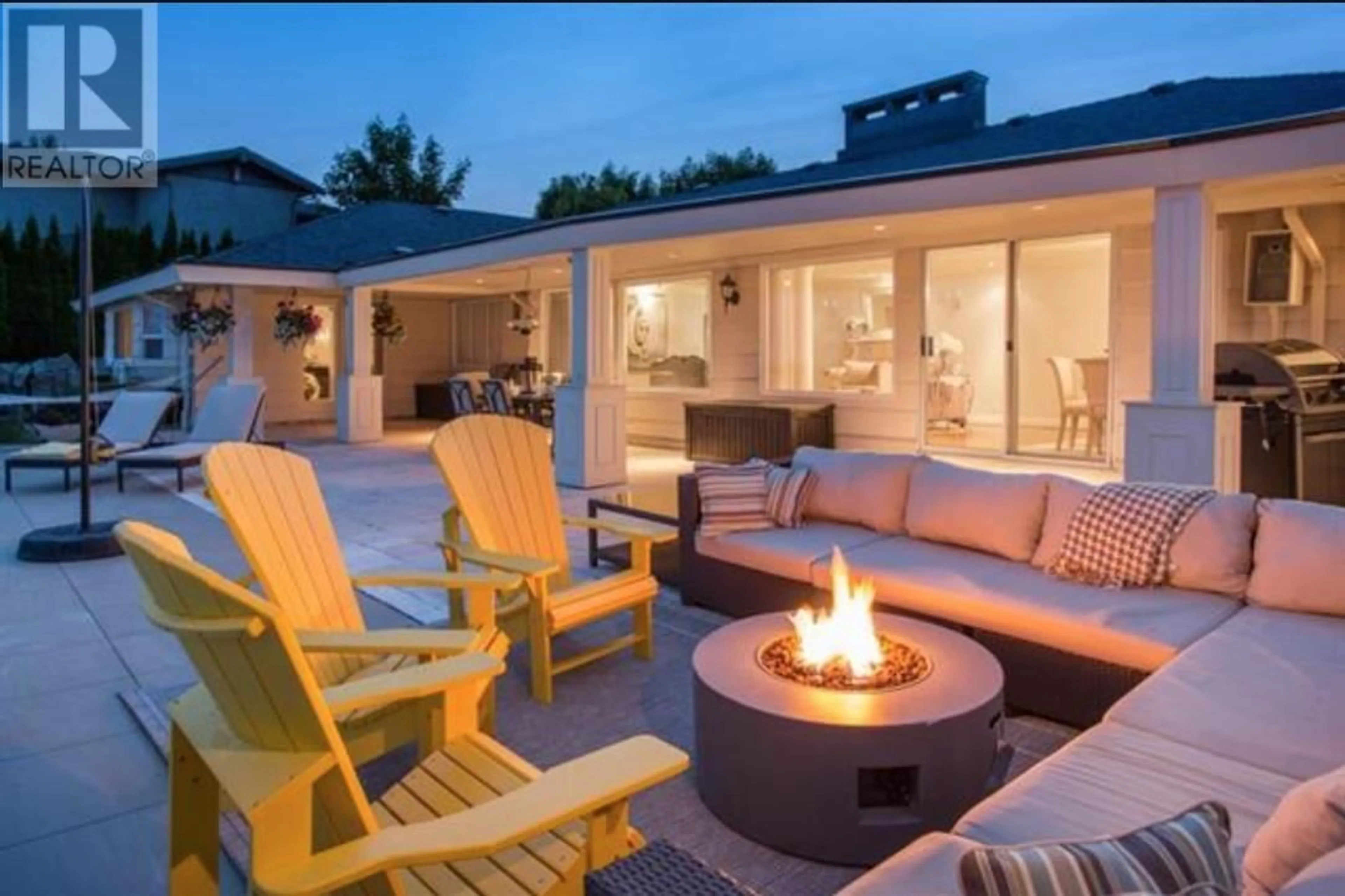 Patio, street for 1002 EYREMOUNT DRIVE, West Vancouver British Columbia V7S2B3