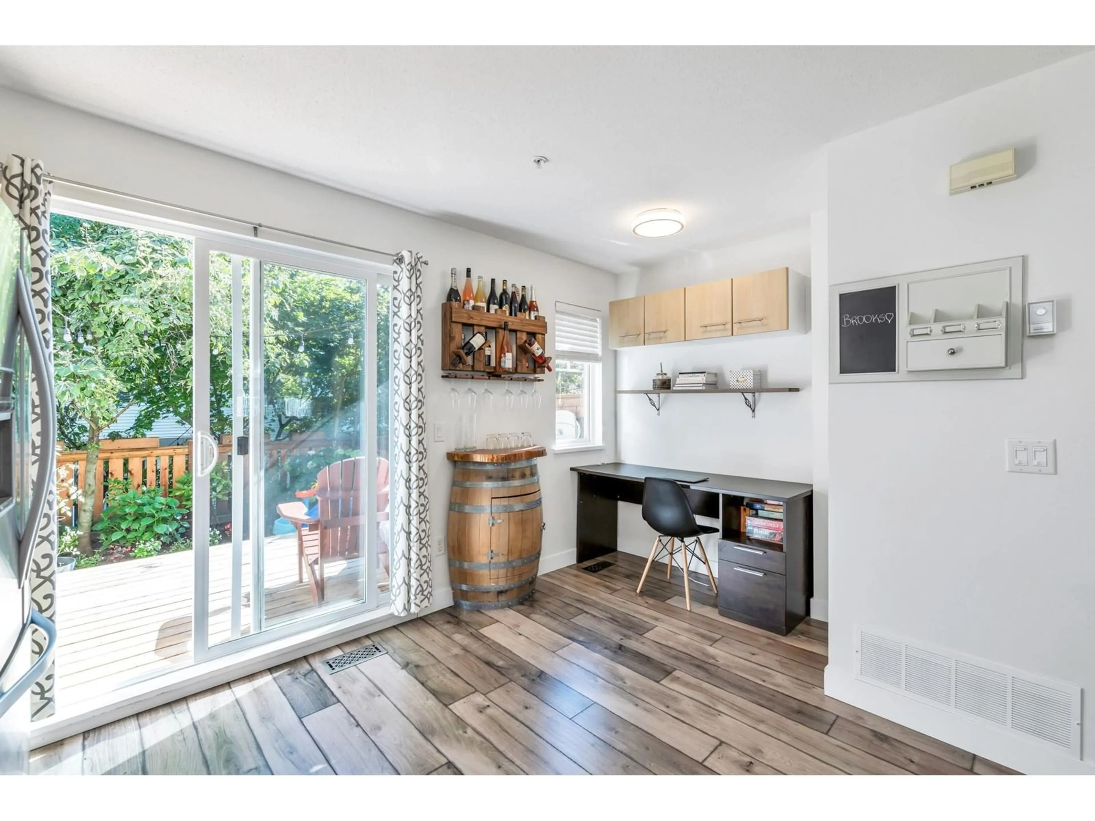 Open concept kitchen, wood/laminate floor for 39 - 20540 66, Langley British Columbia V2Y2Y7