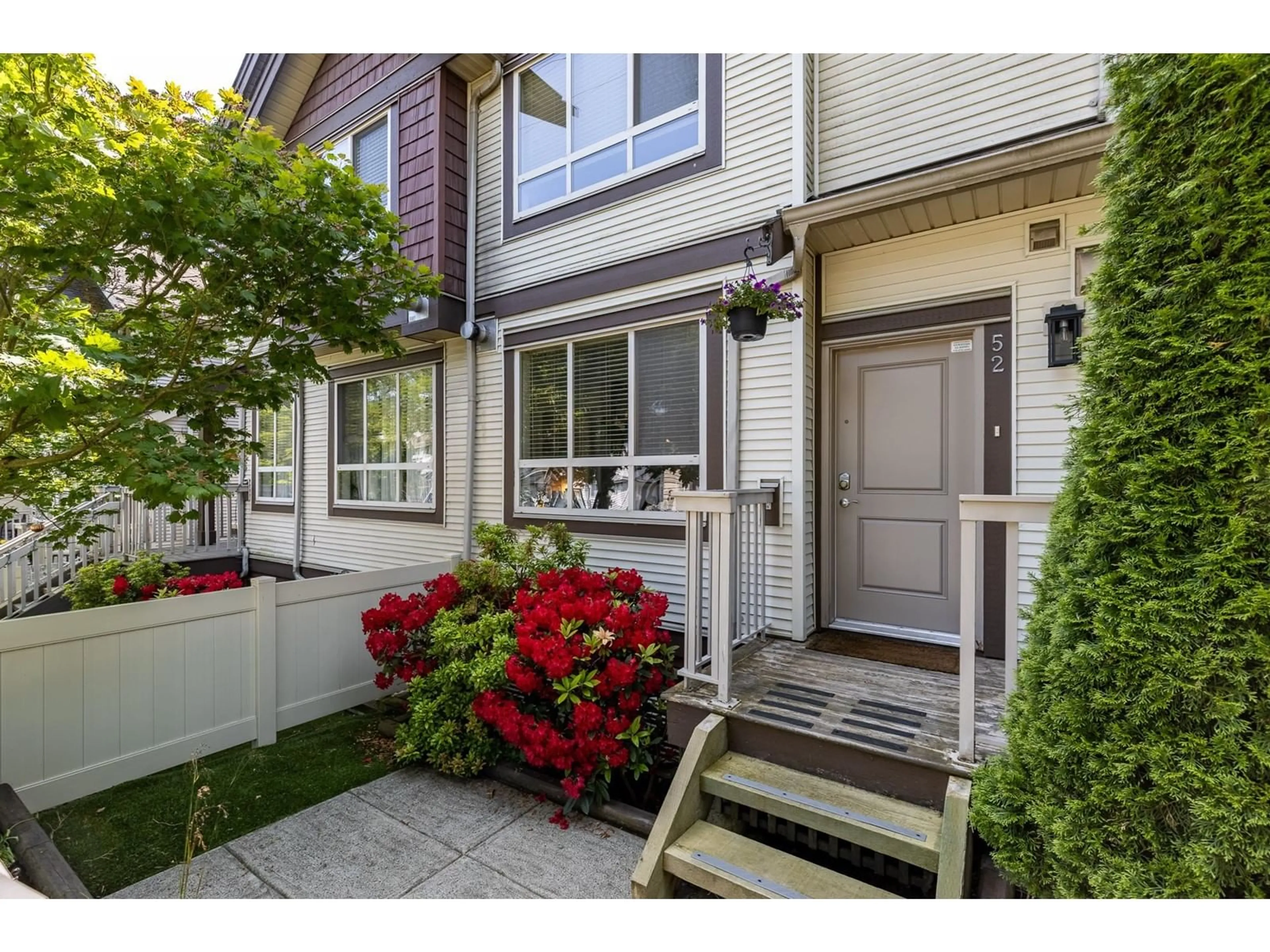 Indoor entryway for 52 - 19560 68, Surrey British Columbia V4N5Y5