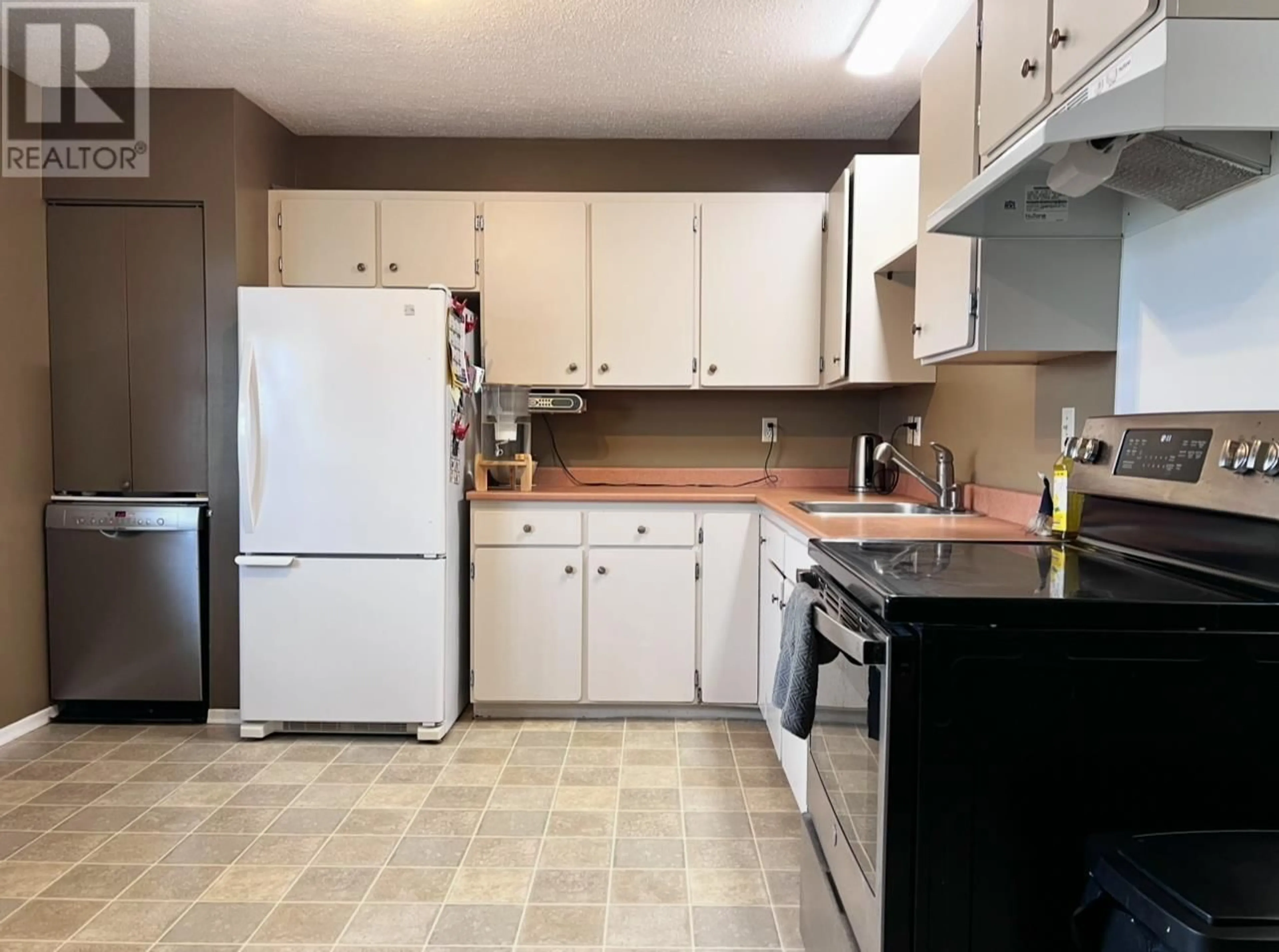 Standard kitchen, unknown for 19 CARSWELL STREET, Kitimat British Columbia V8C1B2