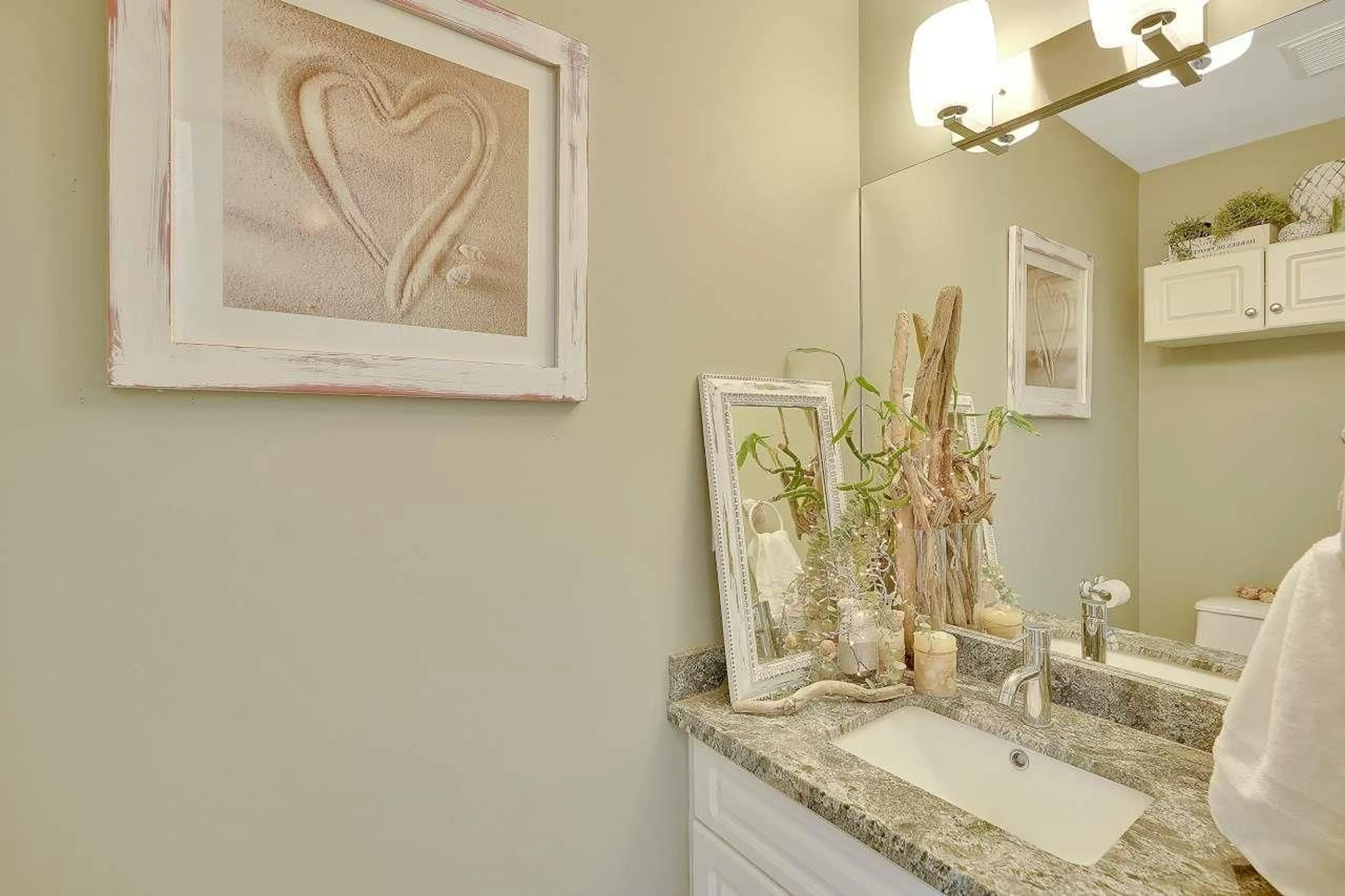 Contemporary bathroom, ceramic/tile floor for 855 HABGOOD, White Rock British Columbia V4B4W4