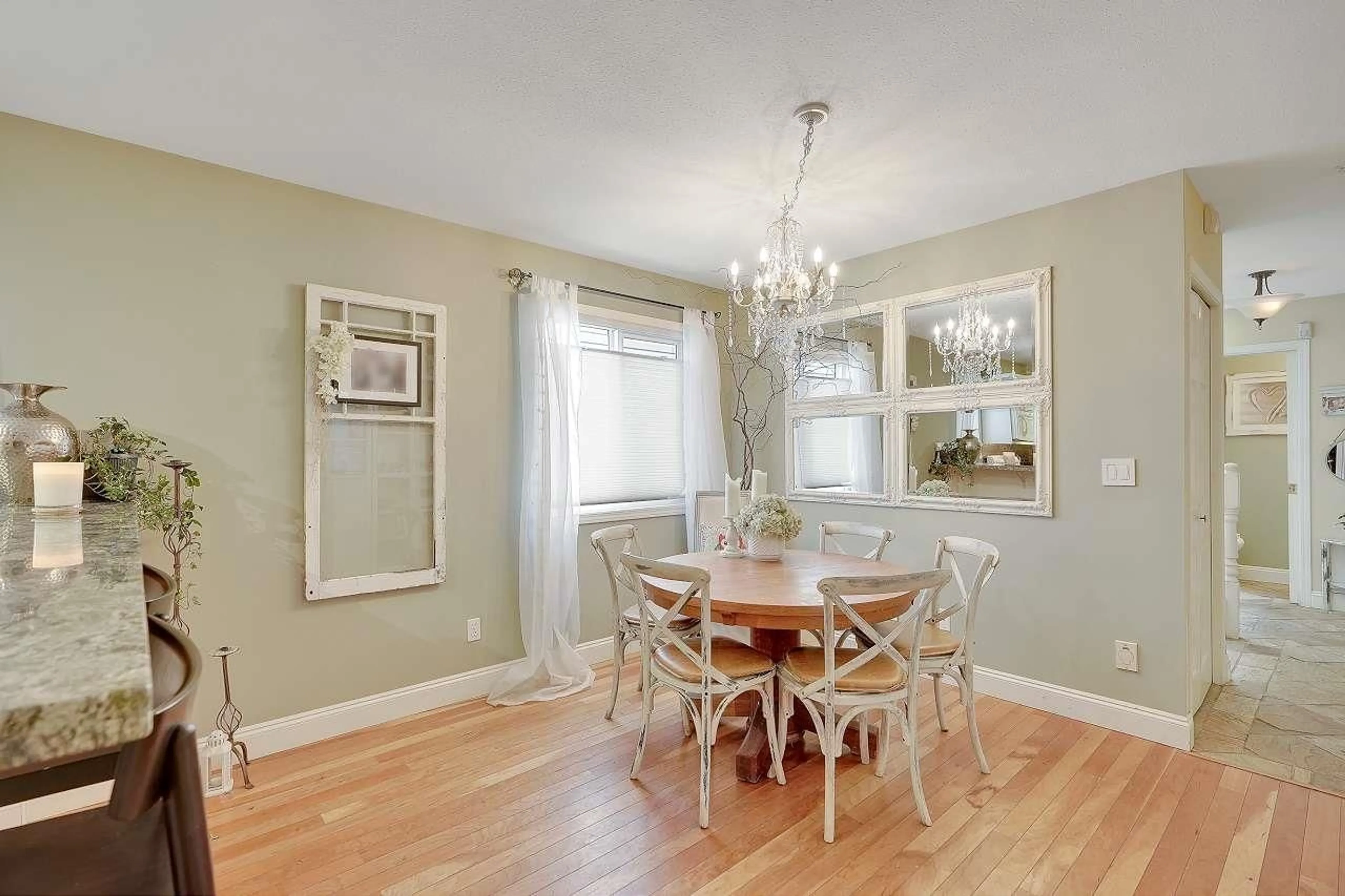 Dining room, wood/laminate floor for 855 HABGOOD, White Rock British Columbia V4B4W4