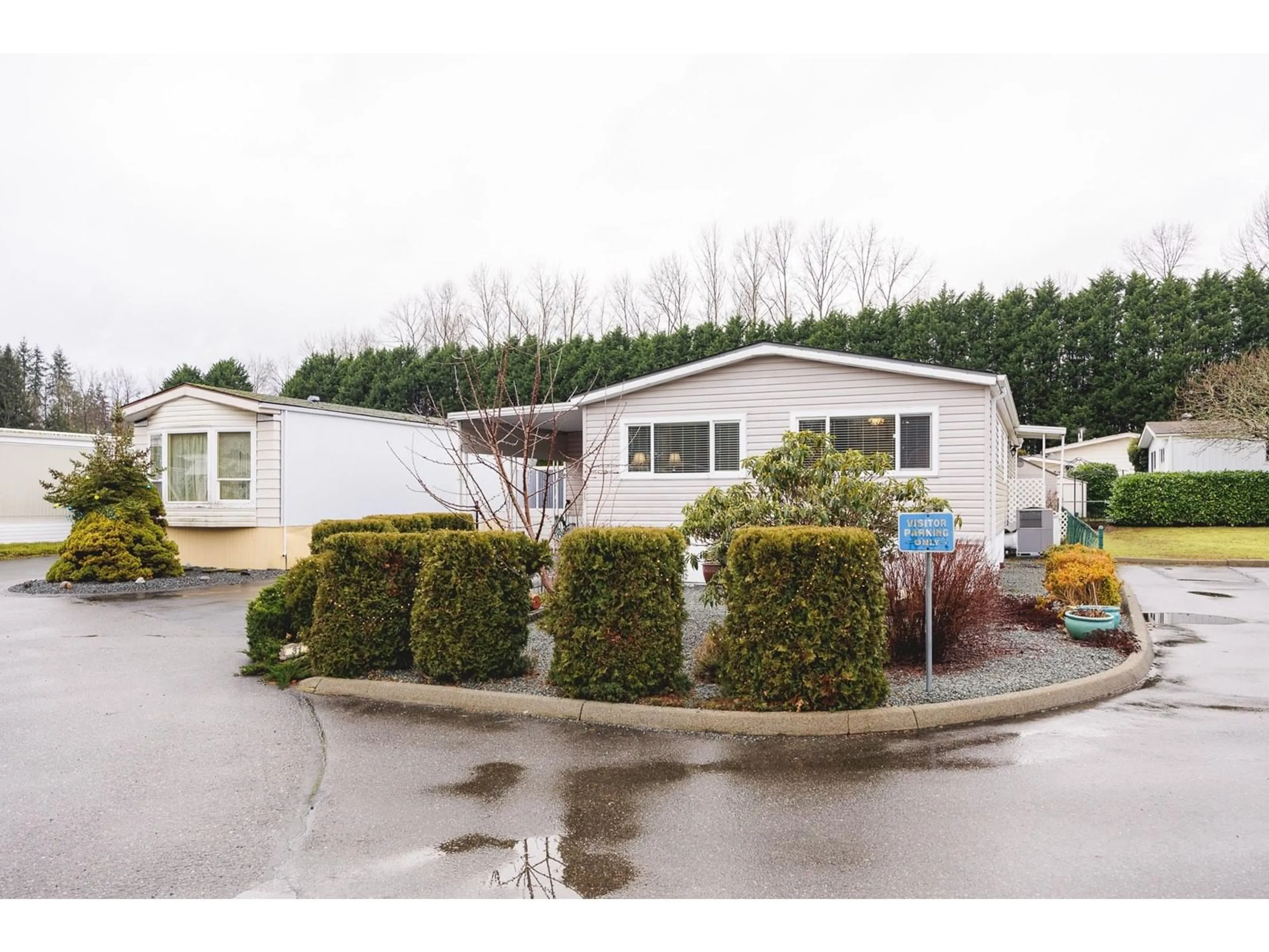 Home with vinyl exterior material, street for 31 - 2270 196, Langley British Columbia V2Z1N6