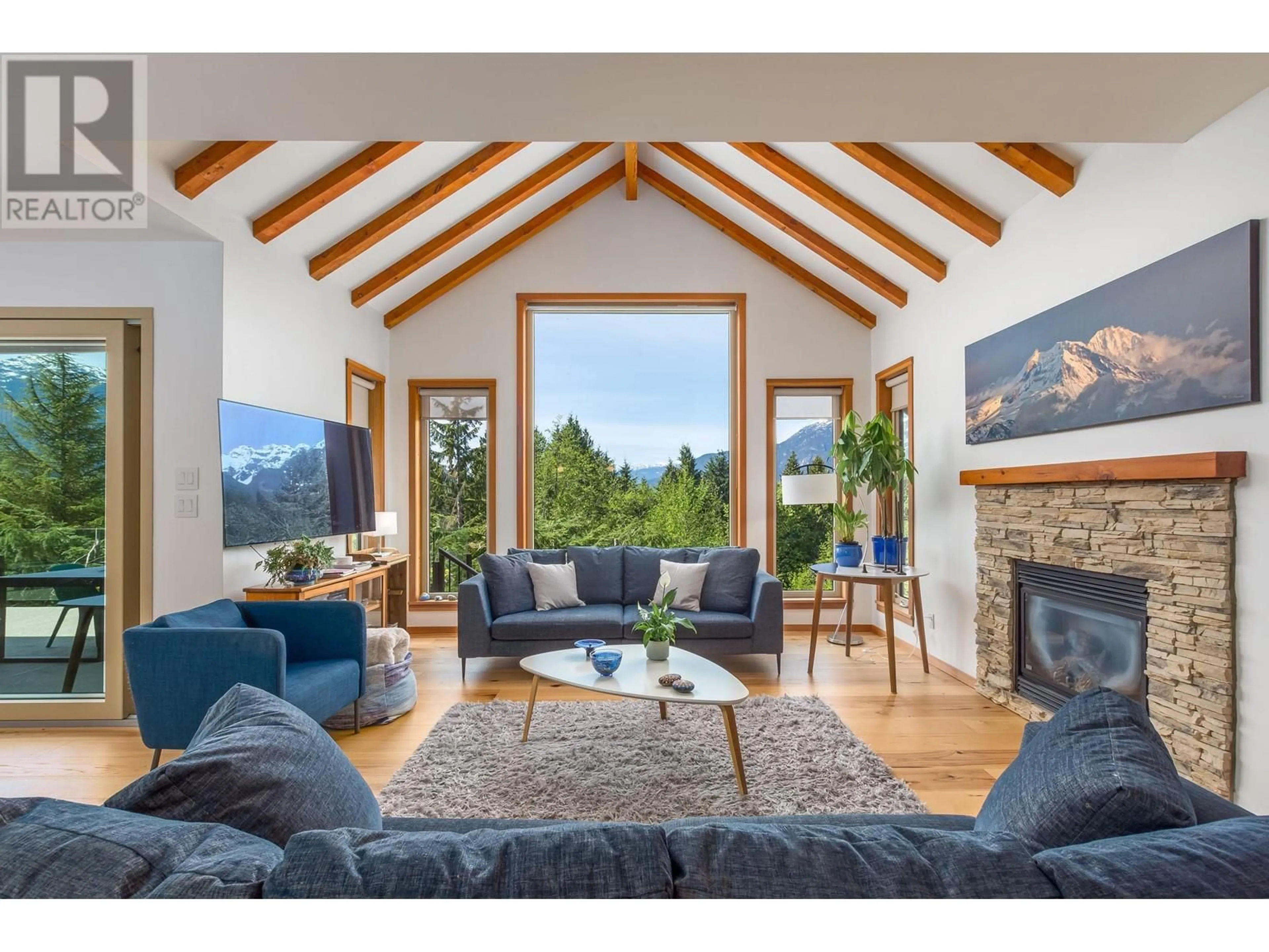 Living room with furniture, wood/laminate floor for 1 - 2658 RHUM & EIGG DRIVE, Squamish British Columbia V0N1T0