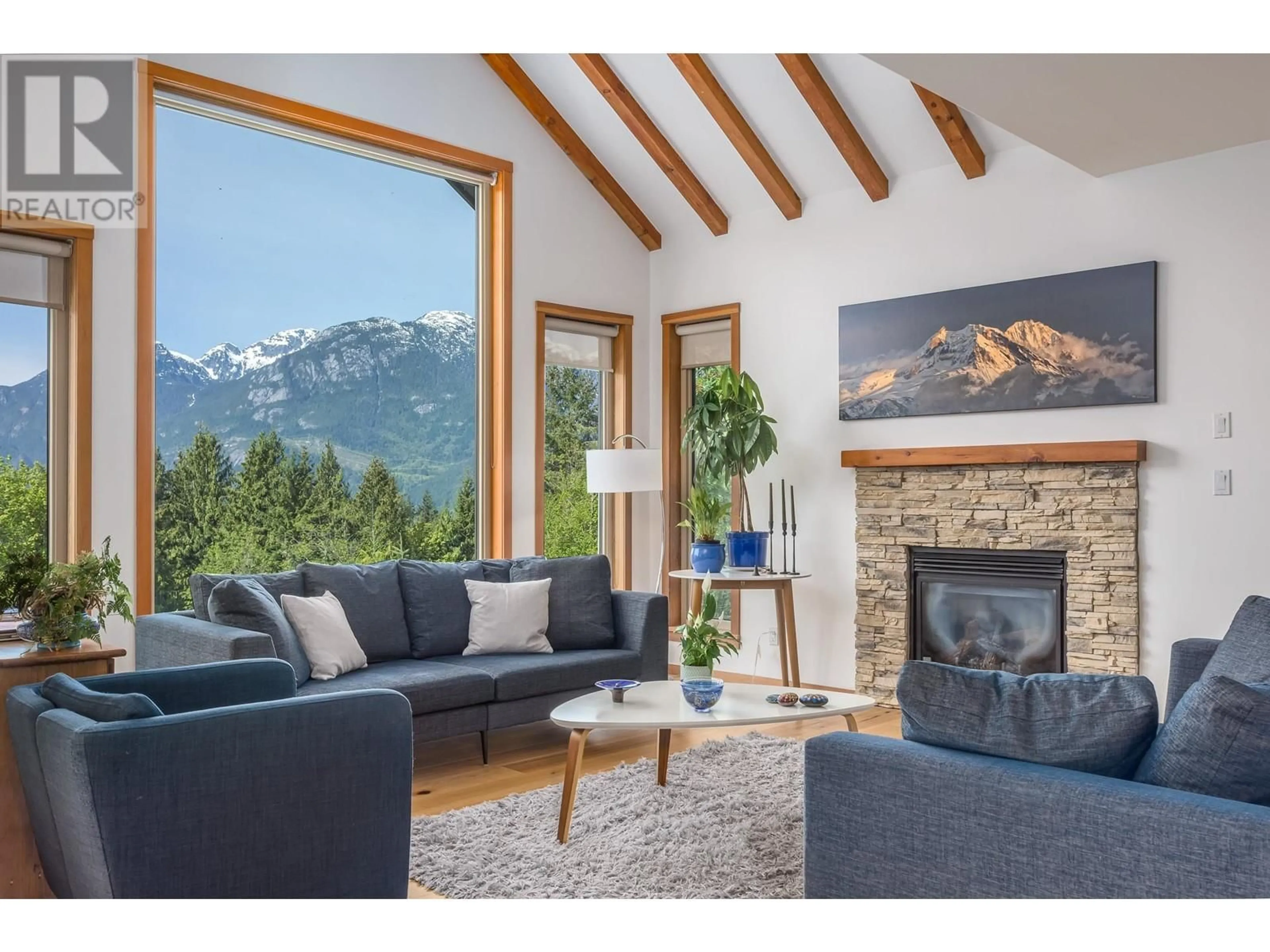 Living room with furniture, wood/laminate floor for 1 - 2658 RHUM & EIGG DRIVE, Squamish British Columbia V0N1T0