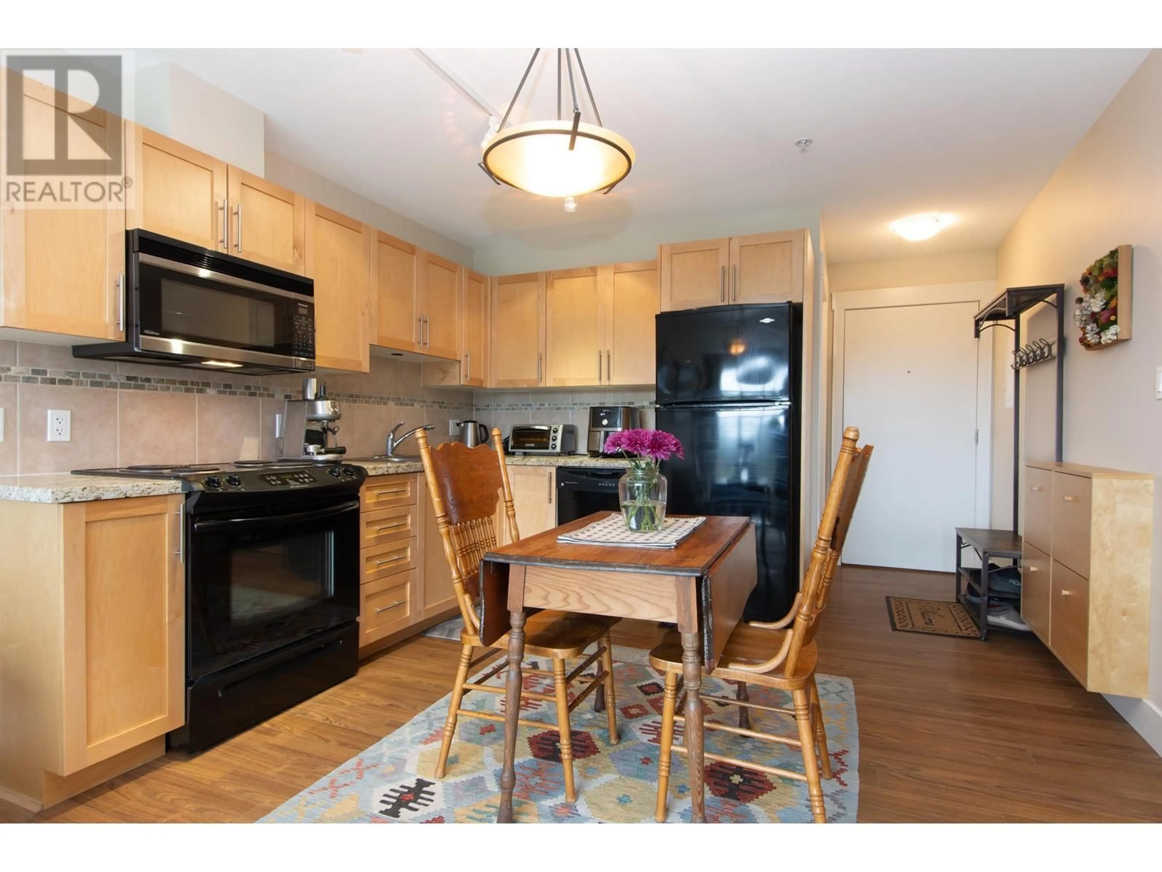 Standard kitchen, wood/laminate floor for 320 - 1211 VILLAGE GREEN WAY, Squamish British Columbia V8B0R7