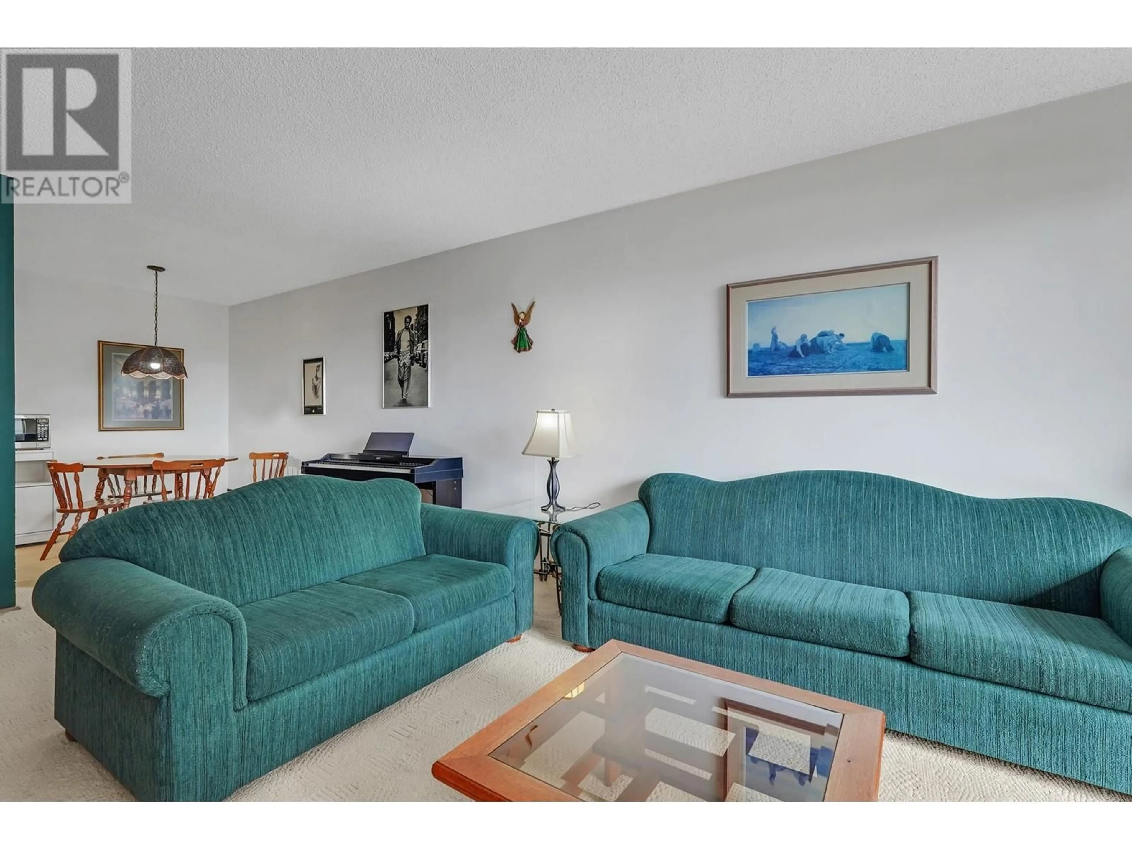Living room with furniture, unknown for 208 - 45 FOURTH STREET, New Westminster British Columbia V3L5H7