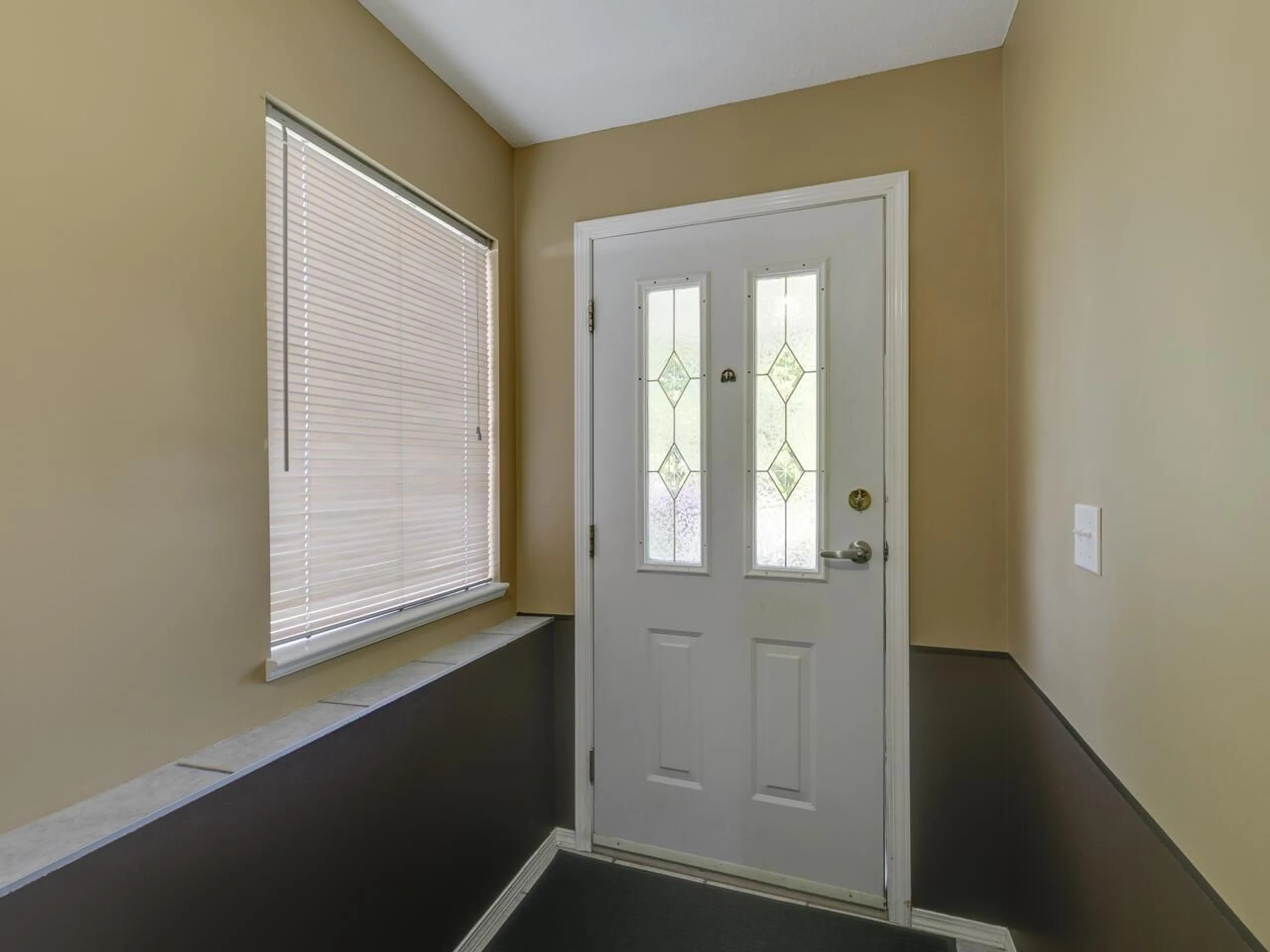 Indoor entryway for 8257 WHARTON, Mission British Columbia V2V7A4