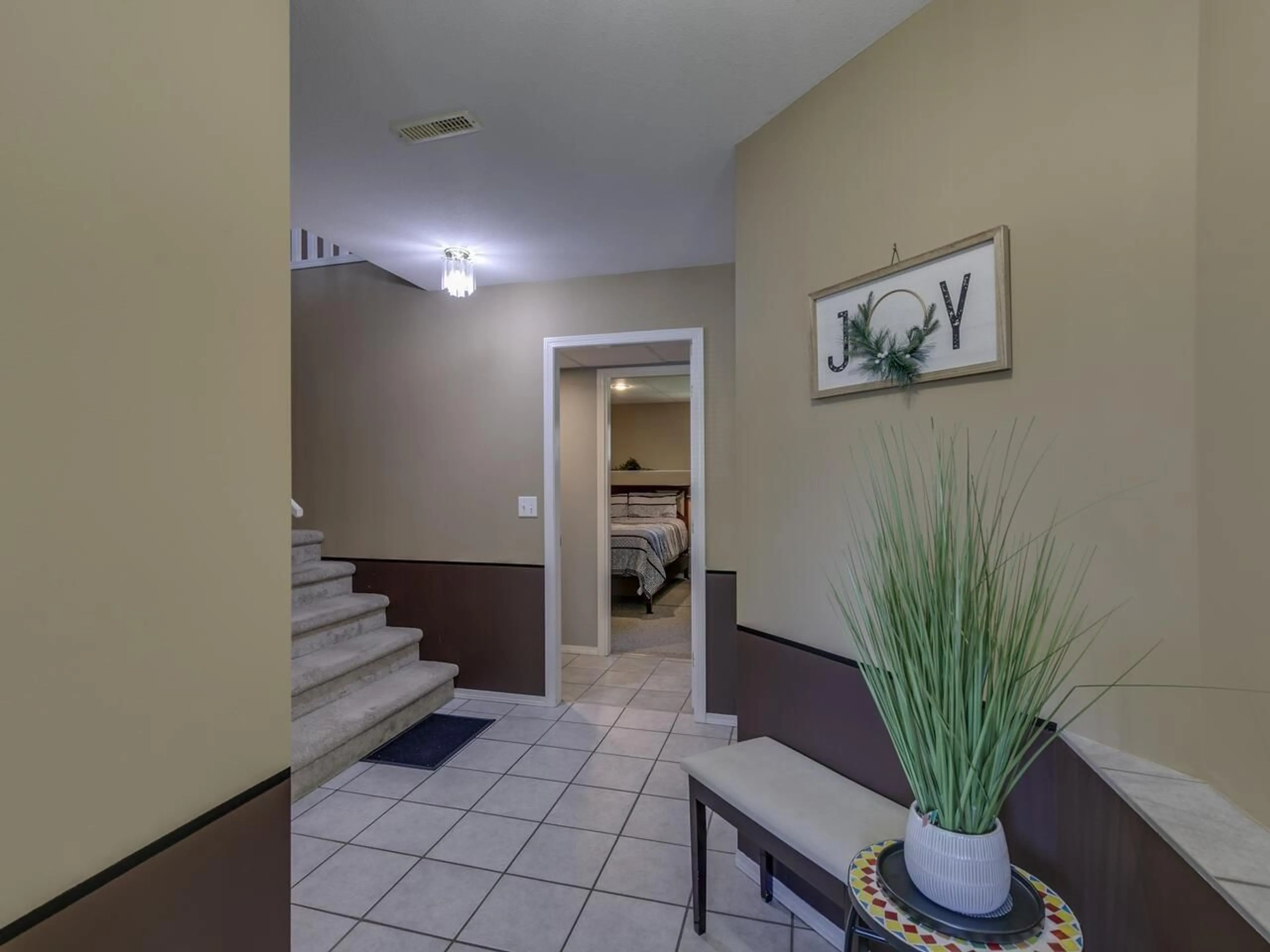Indoor foyer for 8257 WHARTON, Mission British Columbia V2V7A4