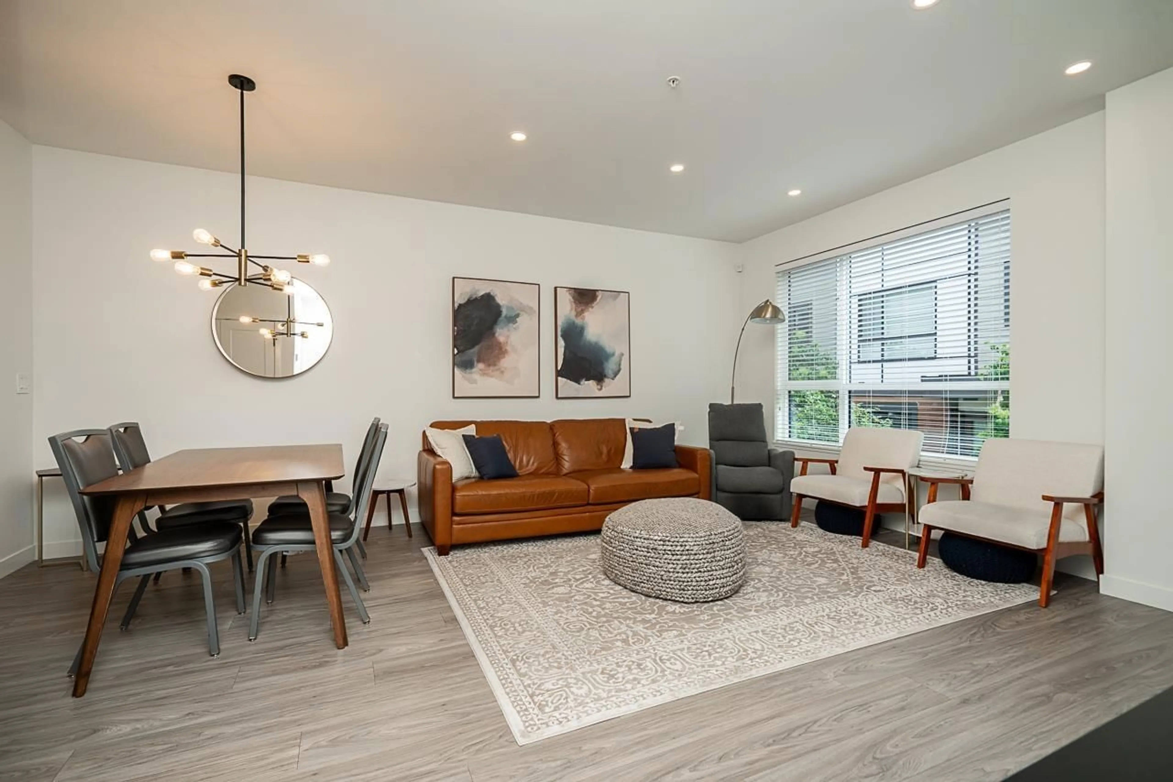 Living room with furniture, wood/laminate floor for 41 - 20150 81, Langley British Columbia V2Y3L8