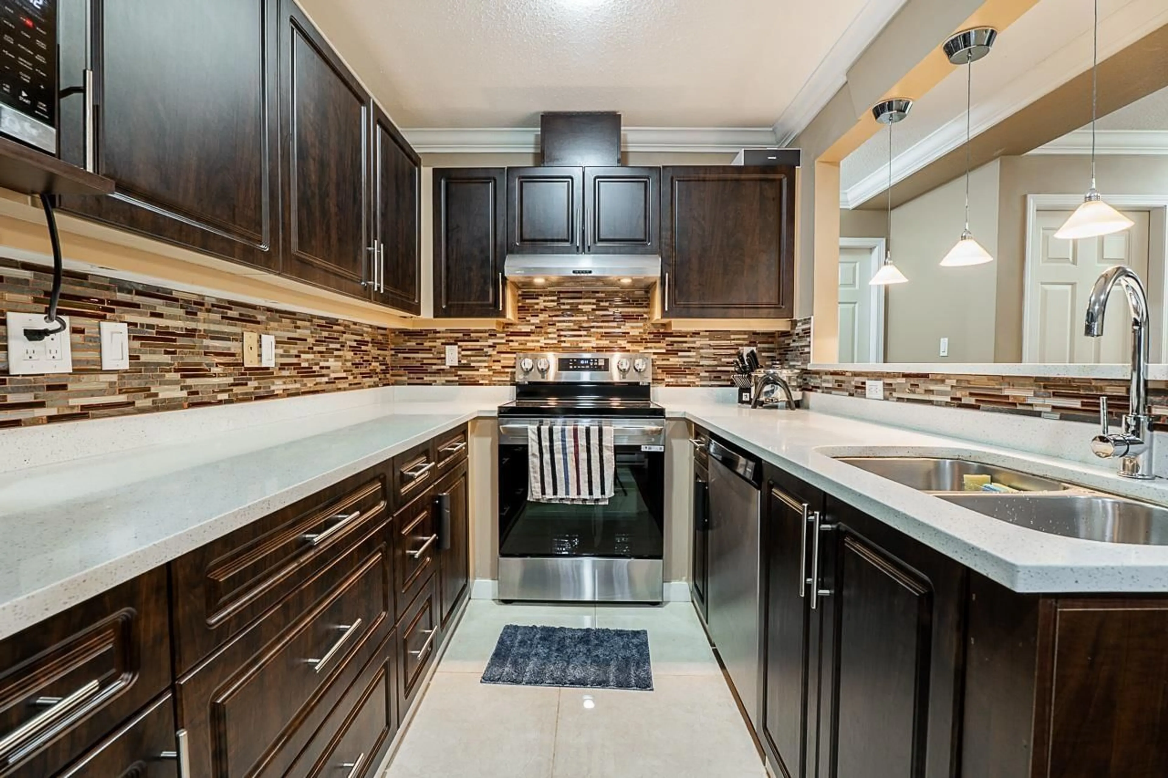 Contemporary kitchen, ceramic/tile floor for 108 - 10091 156, Surrey British Columbia V3R0C1