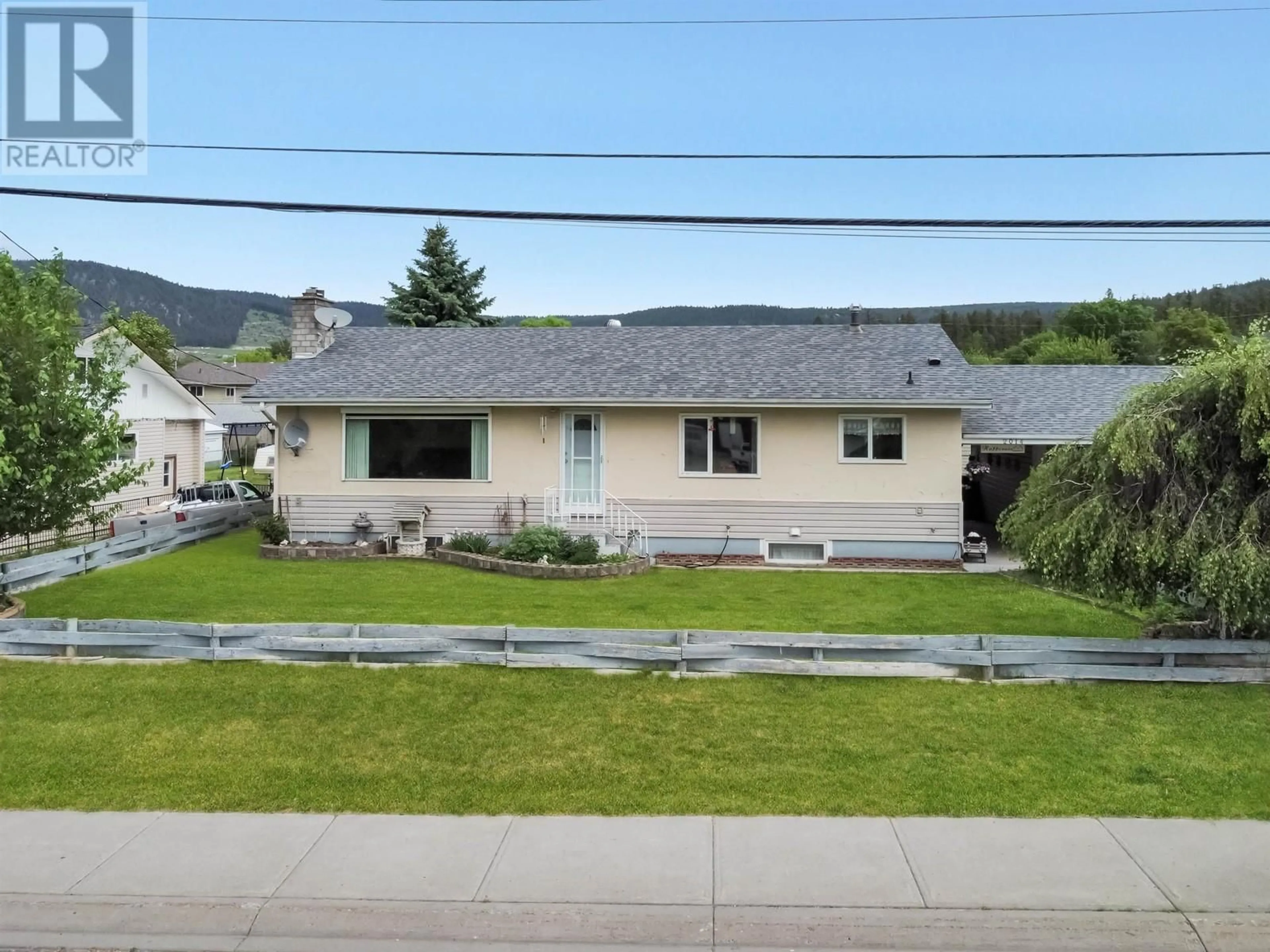 A pic from outside/outdoor area/front of a property/back of a property/a pic from drone, street for 2014 2ND AVENUE, Williams Lake British Columbia V2G1X9