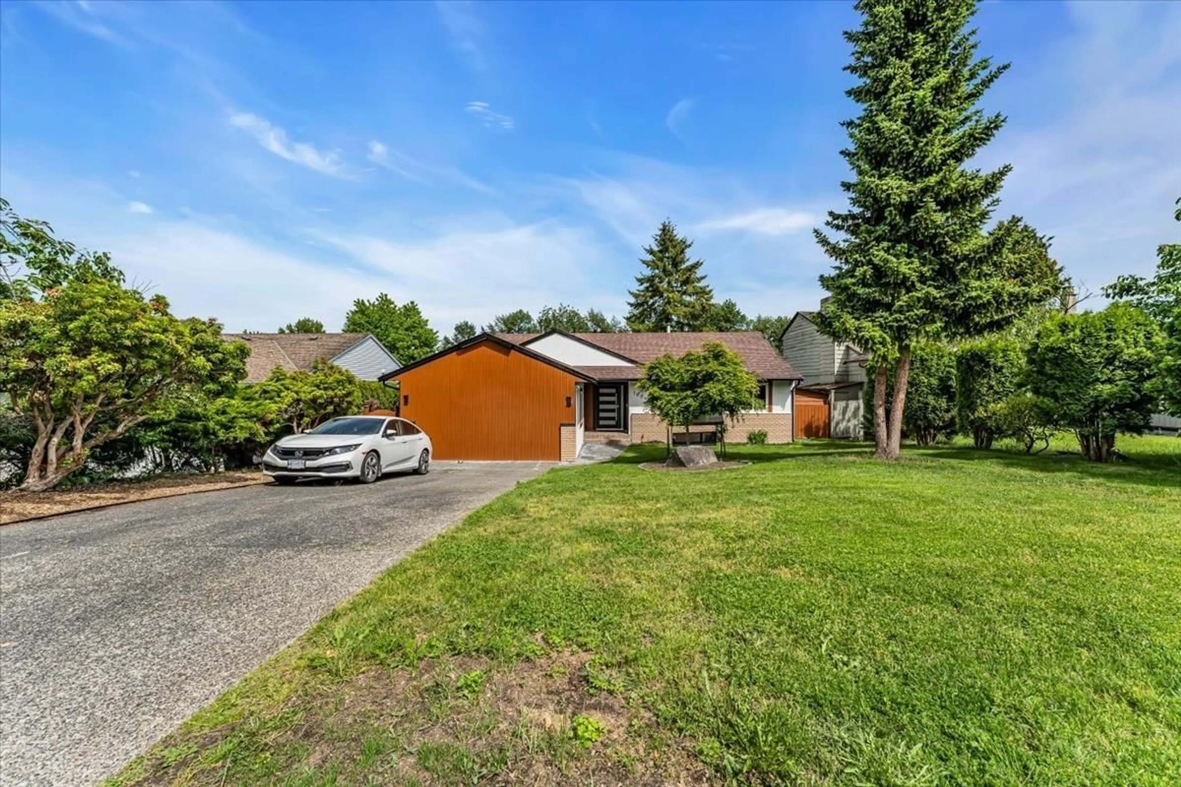 A pic from outside/outdoor area/front of a property/back of a property/a pic from drone, street for 10042 159A, Surrey British Columbia V4N2S8