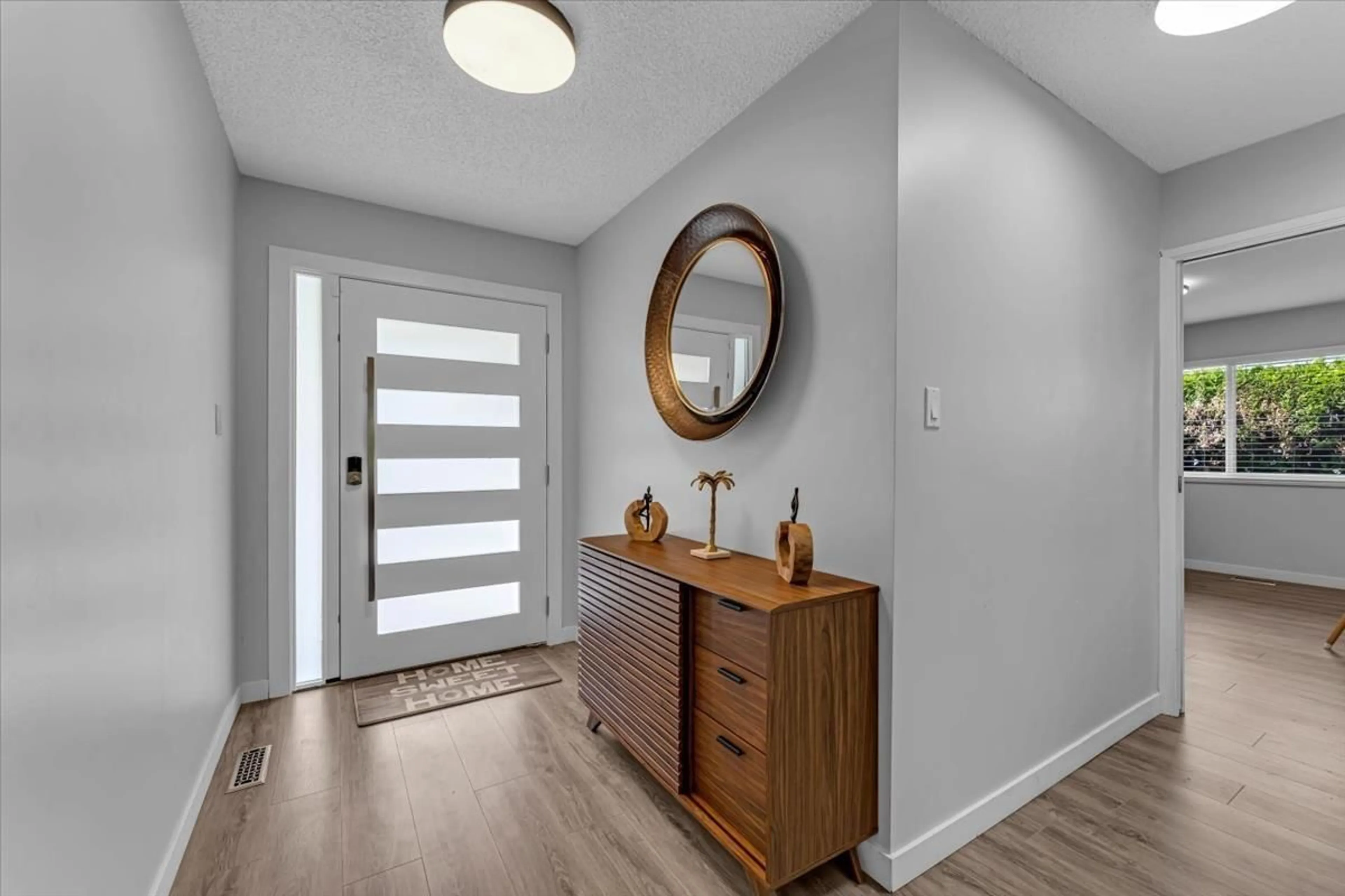 Indoor entryway for 10042 159A, Surrey British Columbia V4N2S8