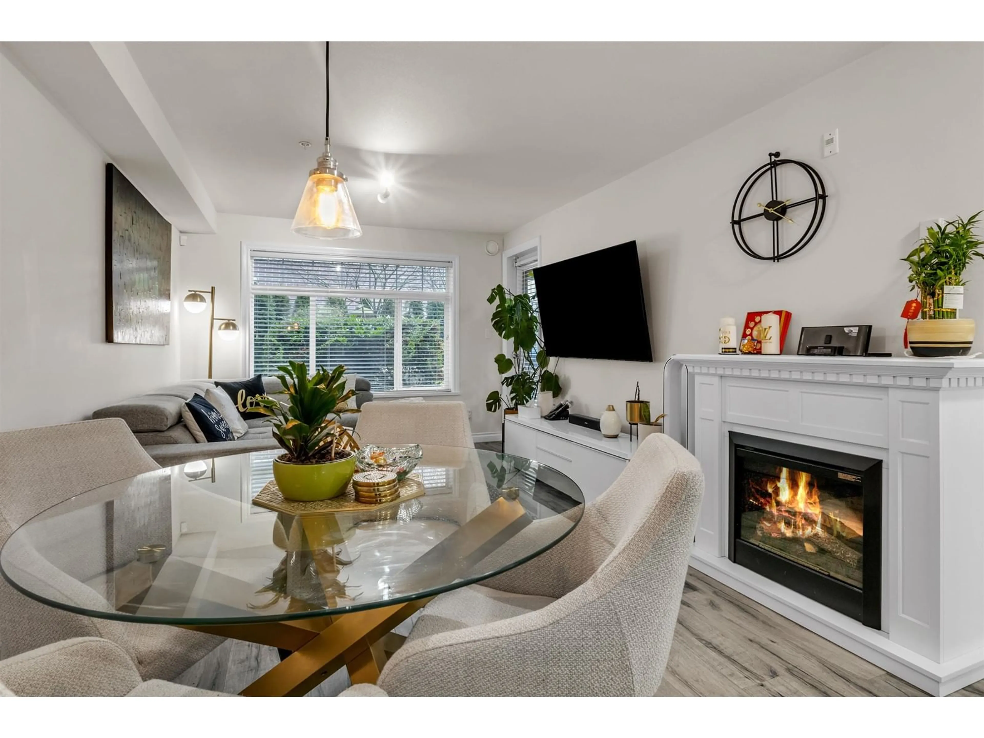 Living room with furniture, unknown for 101 - 5650 201A, Langley British Columbia V3A4B6