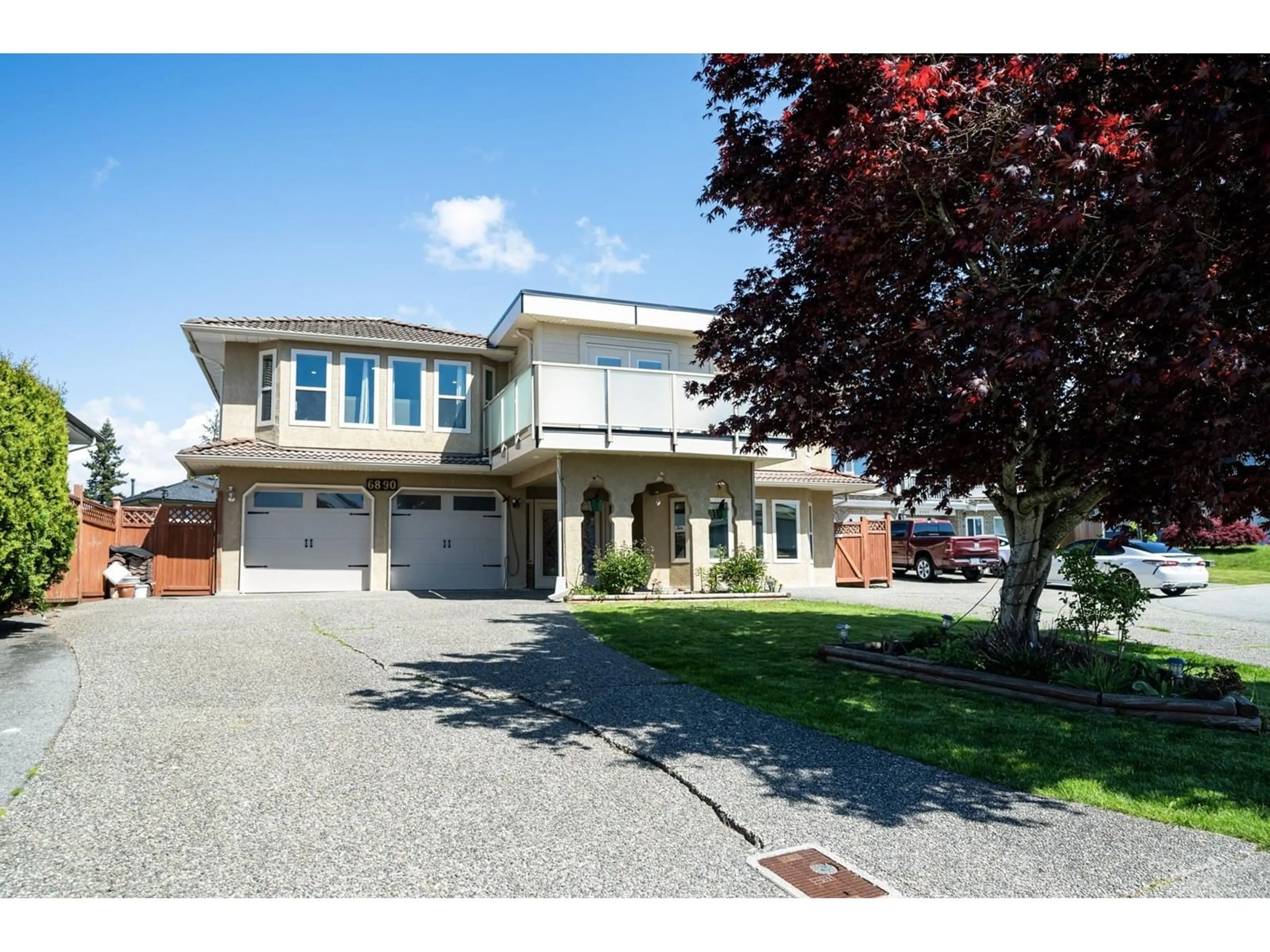 Home with vinyl exterior material, street for 6890 123A, Surrey British Columbia V3W0X4